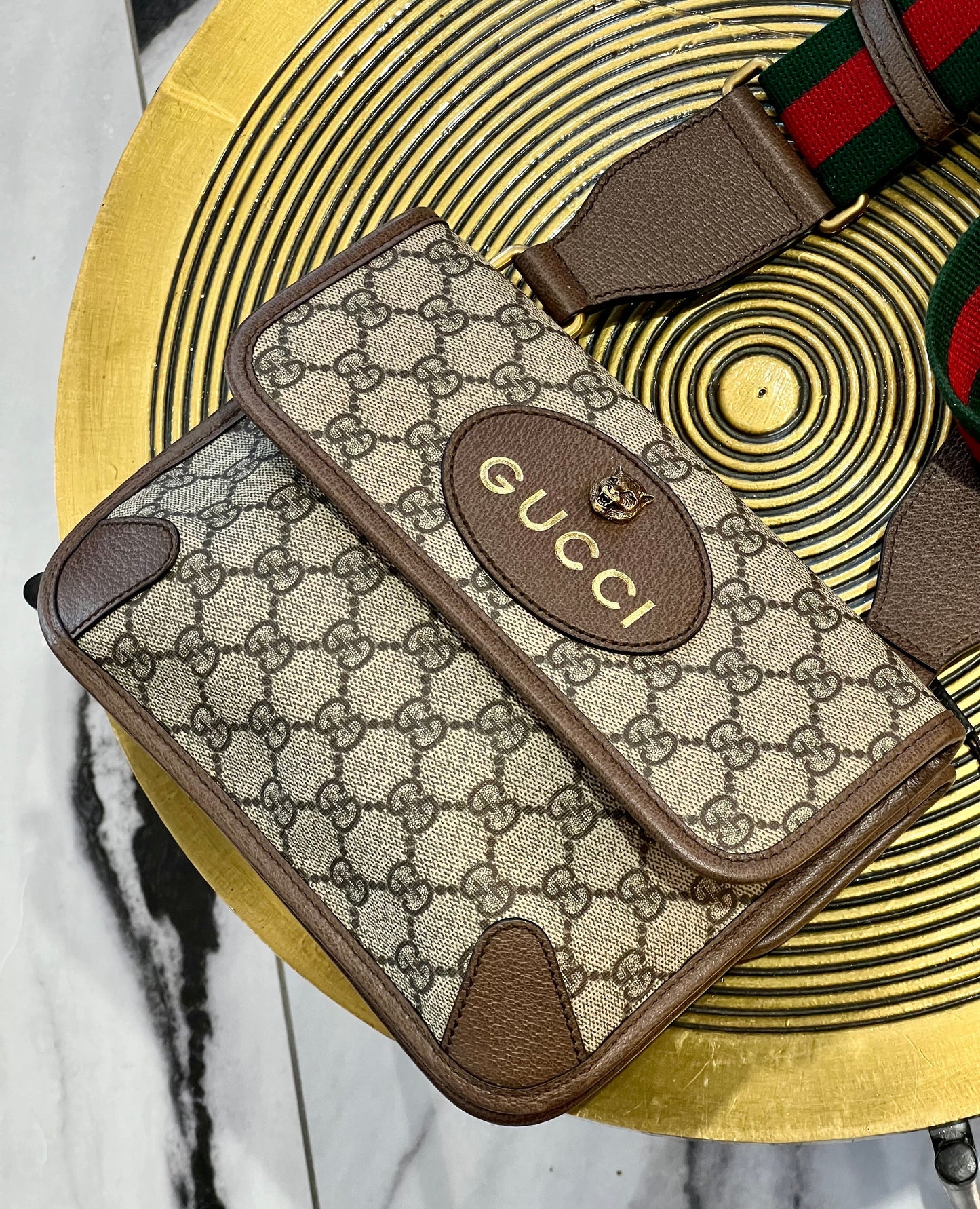 GUCCI GG SUPREME NEO VINTAGE SMALL MESSENGER BAG