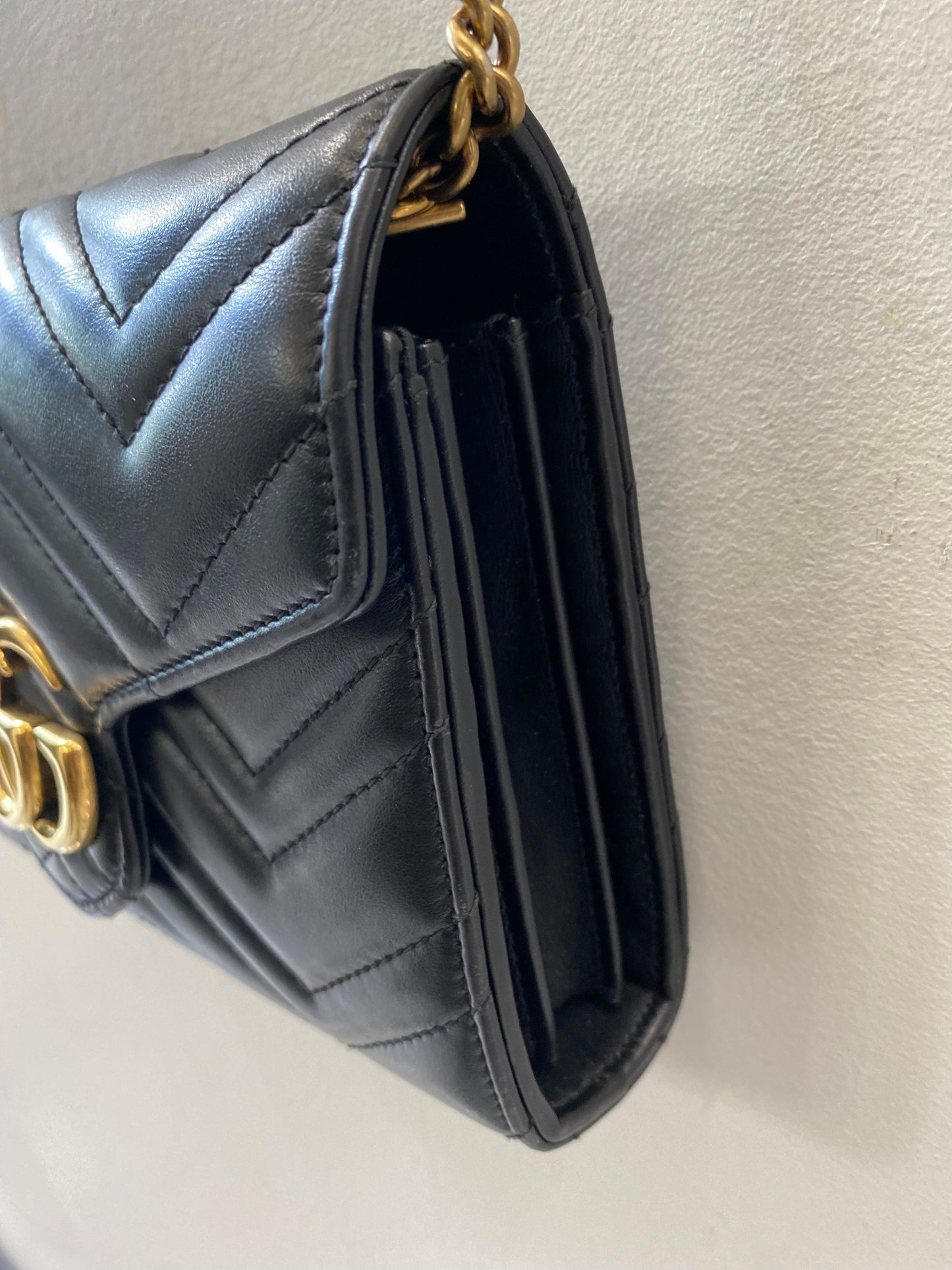 GUCCI GG MARMONT MATELASSE CALFSKIN MINI WALLET ON A CHAIN