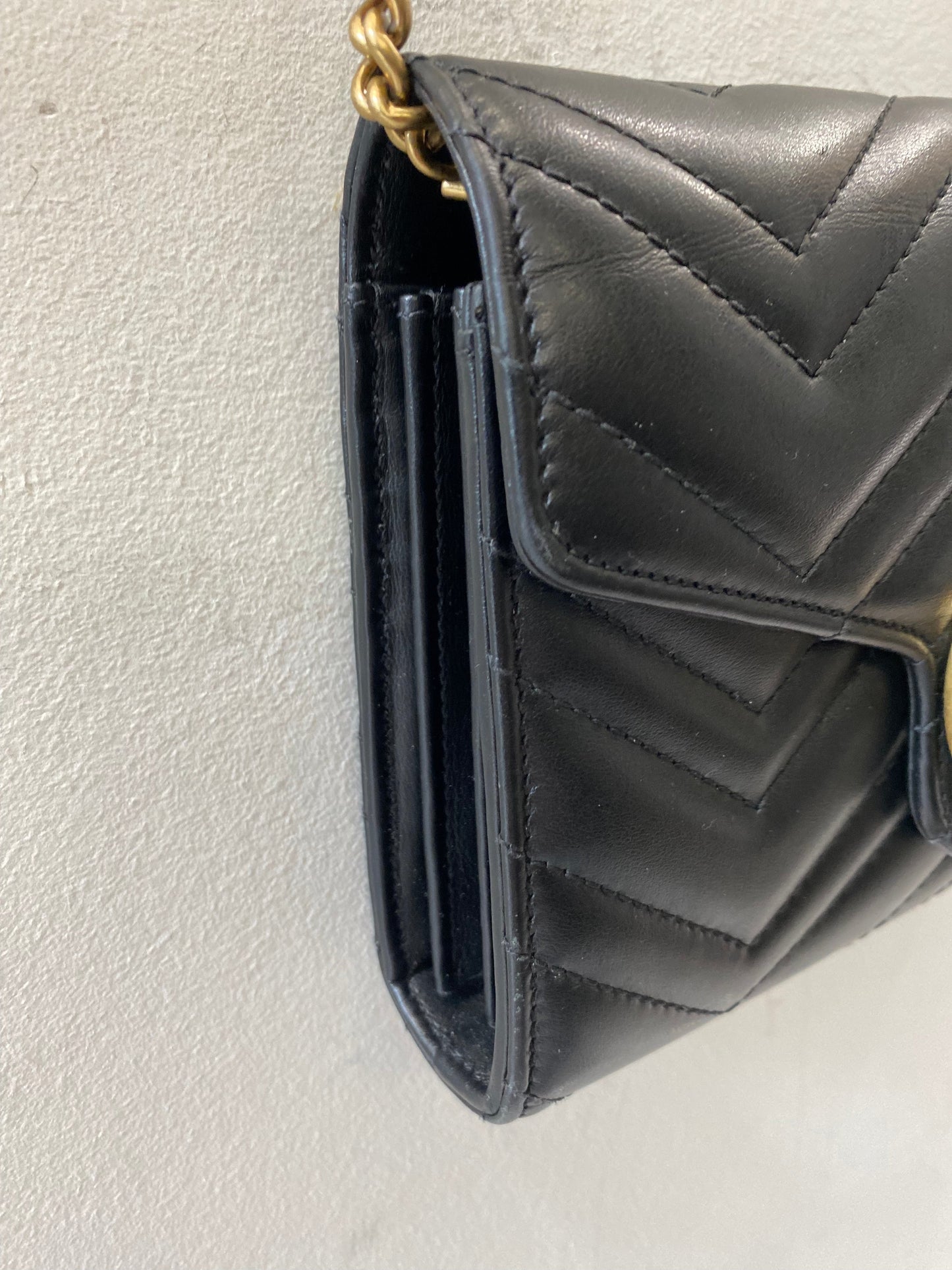 GUCCI GG MARMONT MATELASSE CALFSKIN MINI WALLET ON A CHAIN