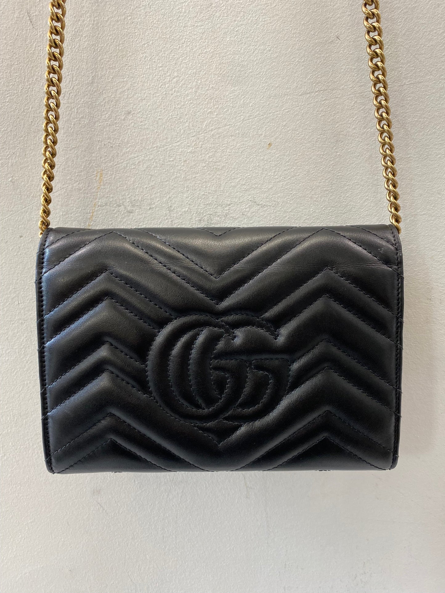 GUCCI GG MARMONT MATELASSE CALFSKIN MINI WALLET ON A CHAIN