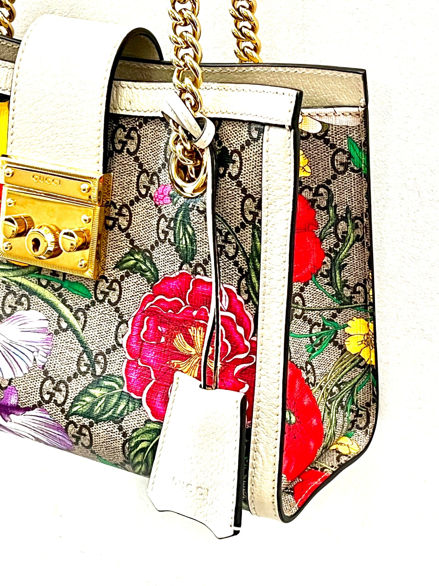 GUCCI GG SUPREME FLORA PADLOCK CHAIN SMALL TOTE BAG