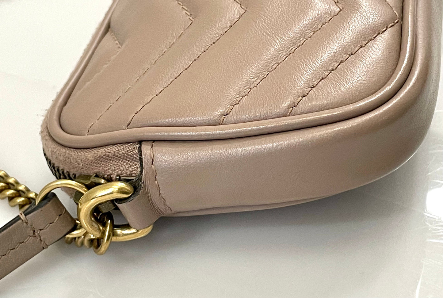 GUCCI GG MARMONT MATELASSE MINI CHAIN CROSSBODY BAG