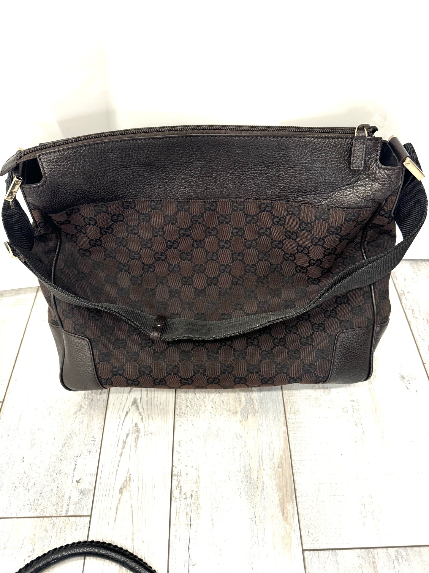 GUCCI GG MONOGRAM CANVAS LEATHER MESSENGER BAG
