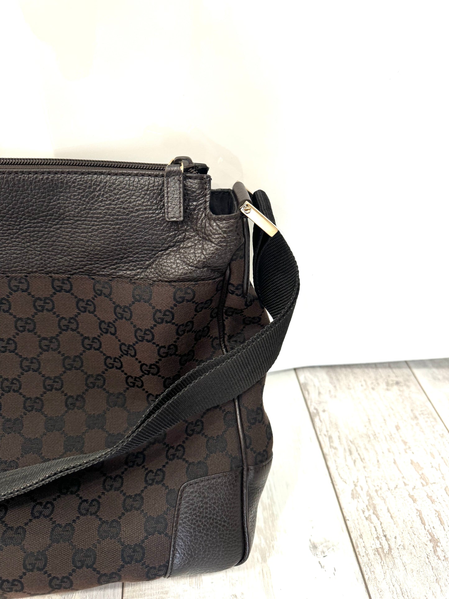 GUCCI GG MONOGRAM CANVAS LEATHER MESSENGER BAG