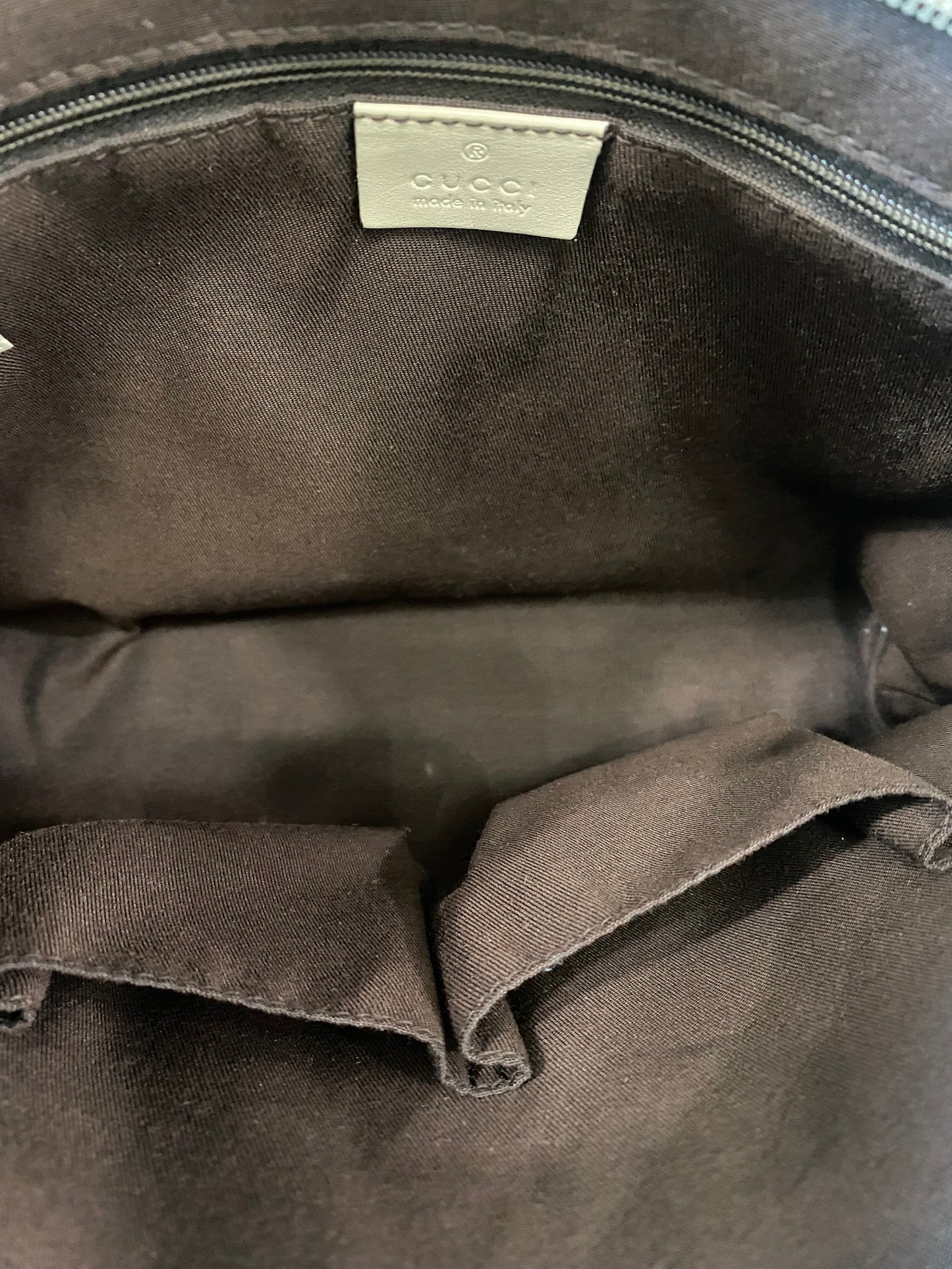 GUCCI GG SUPREME CLASSIC FLAT MESSENGER BAG
