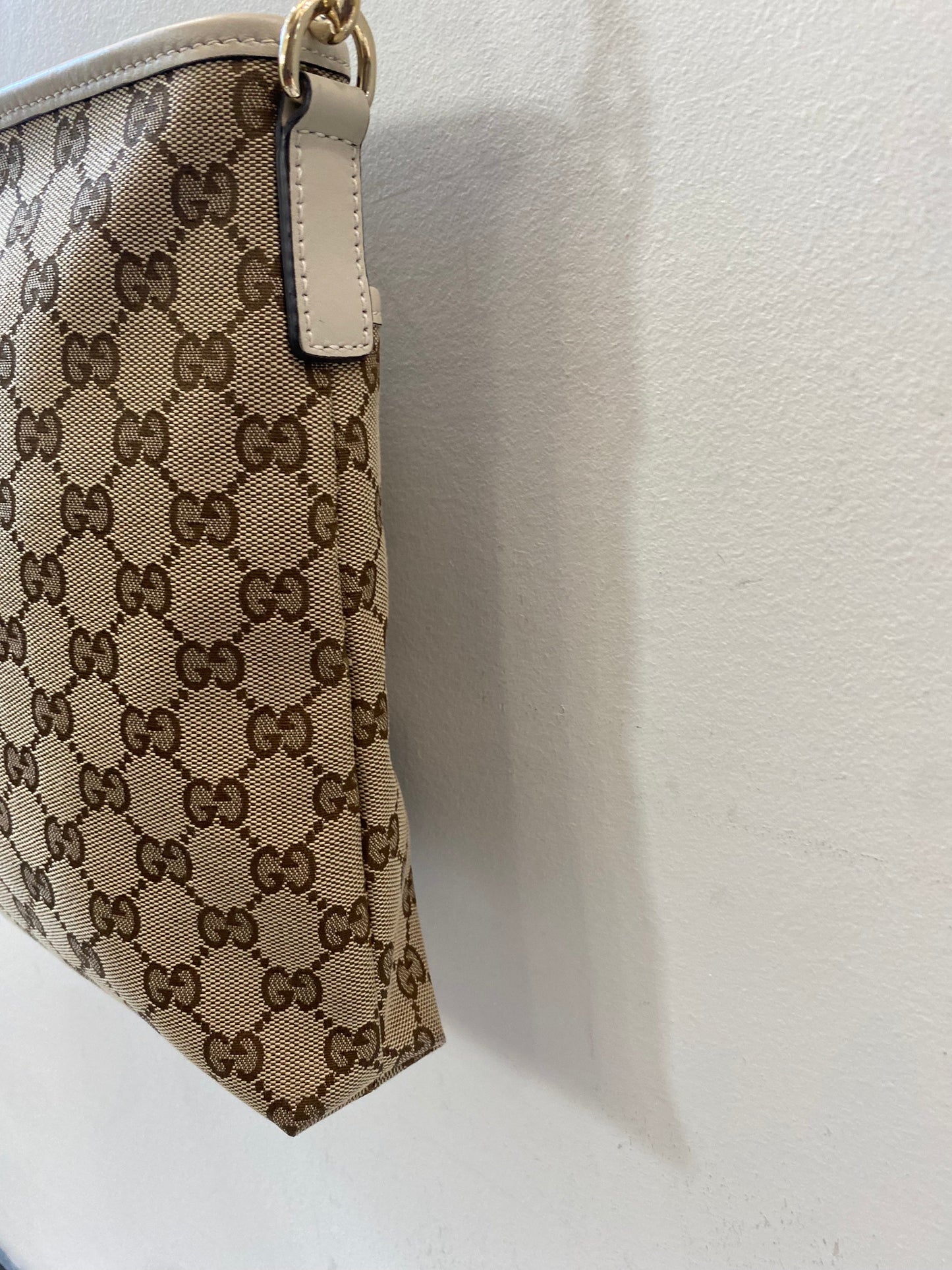GUCCI GG SUPREME CLASSIC FLAT MESSENGER BAG