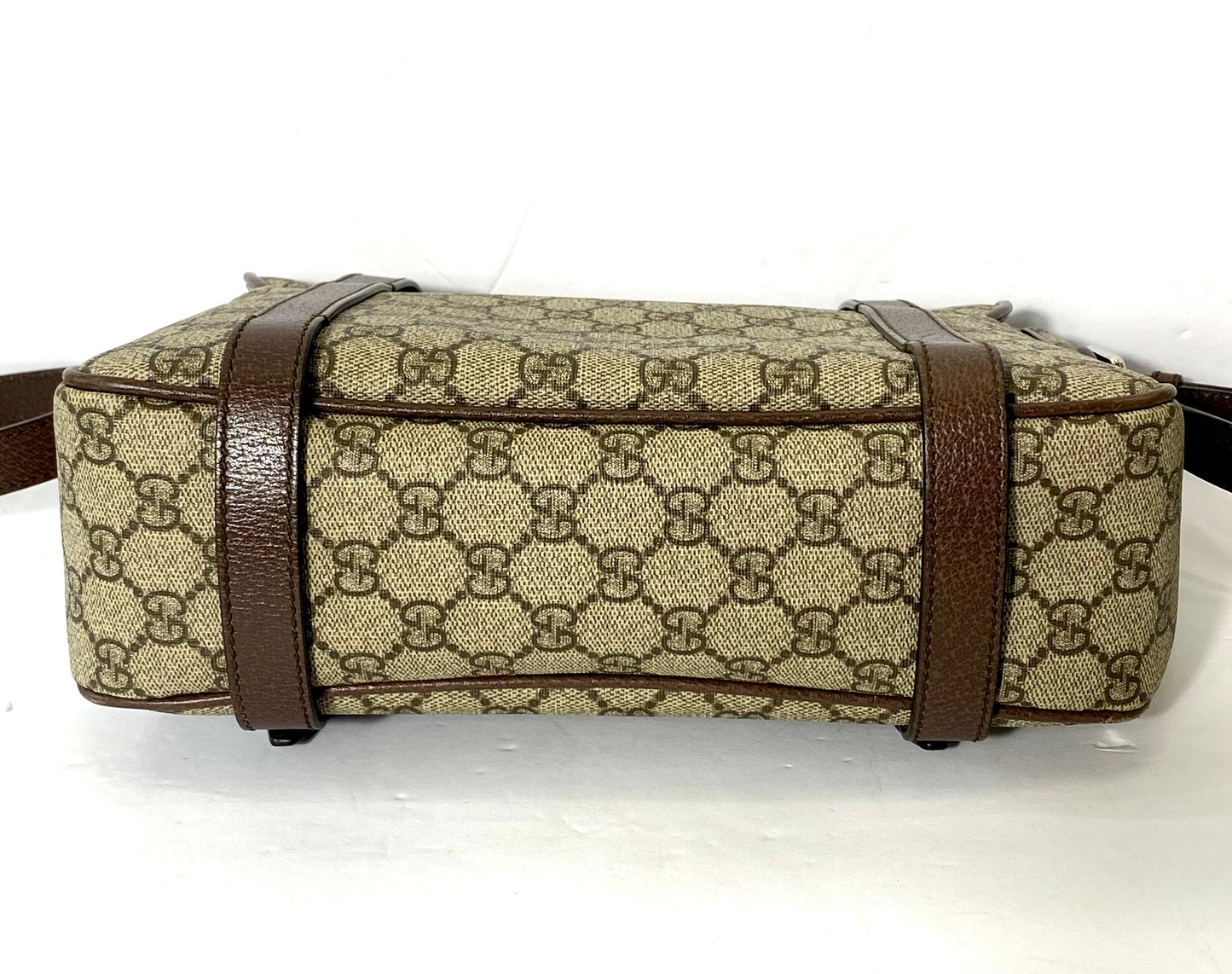 GUCCI GG SUPREME MESSENGER BAG