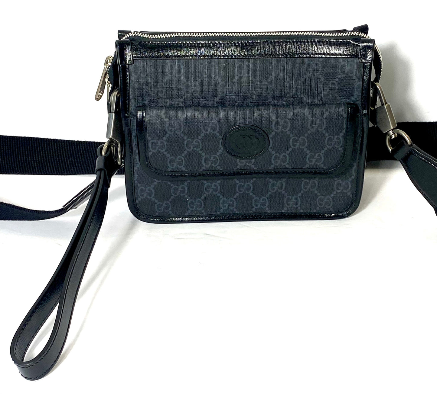 GUCCI GG SUPREME MESSENGER BAG