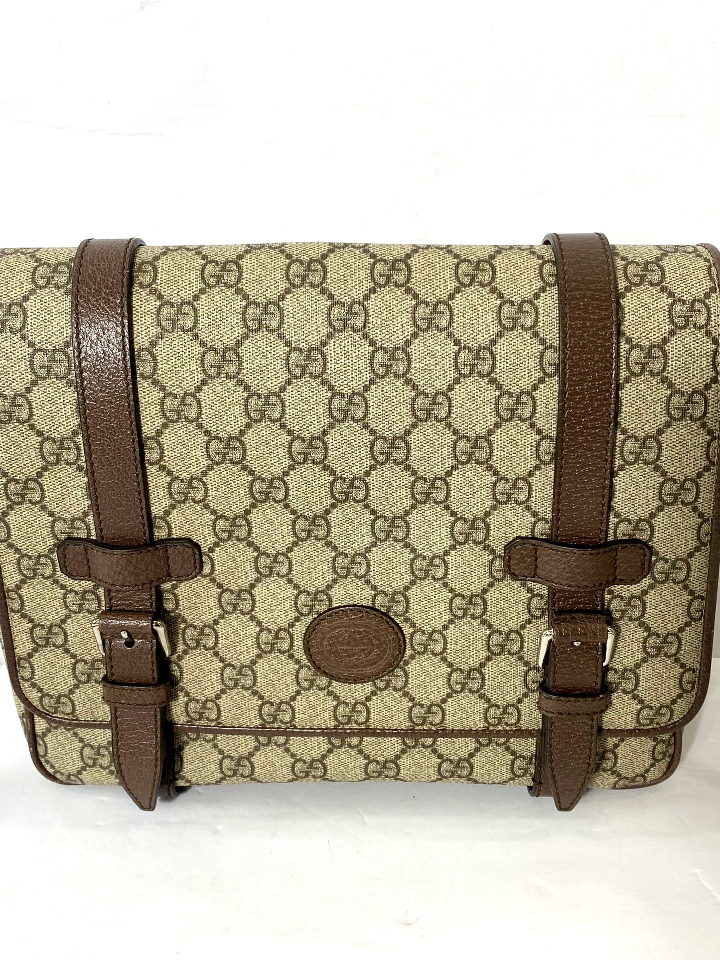 GUCCI GG SUPREME MESSENGER BAG