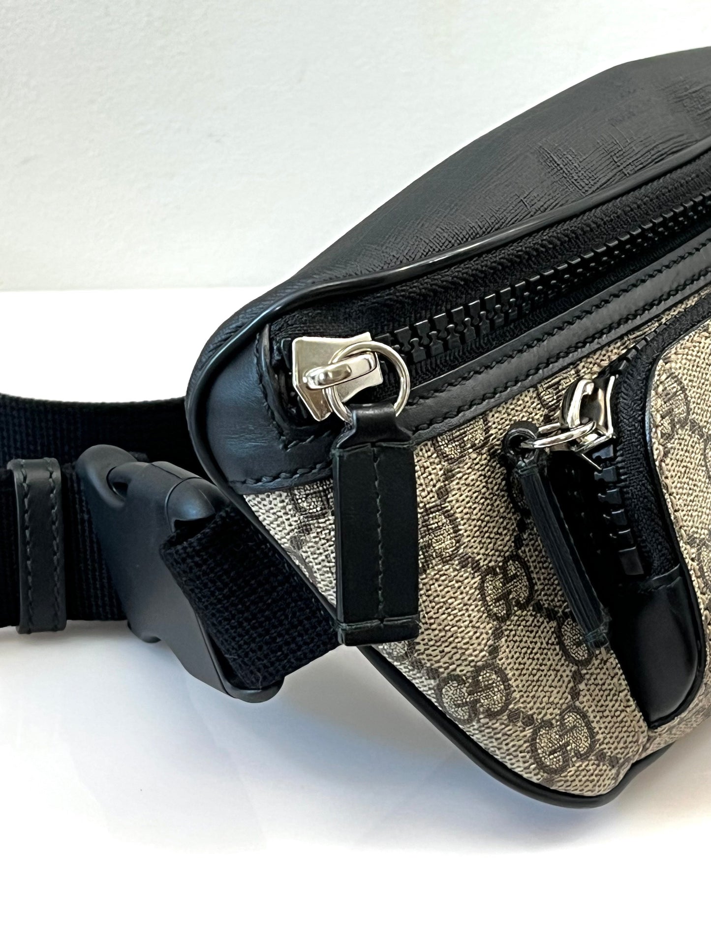 GUCCI GG SUPREME MONOGRAM BELT BAG