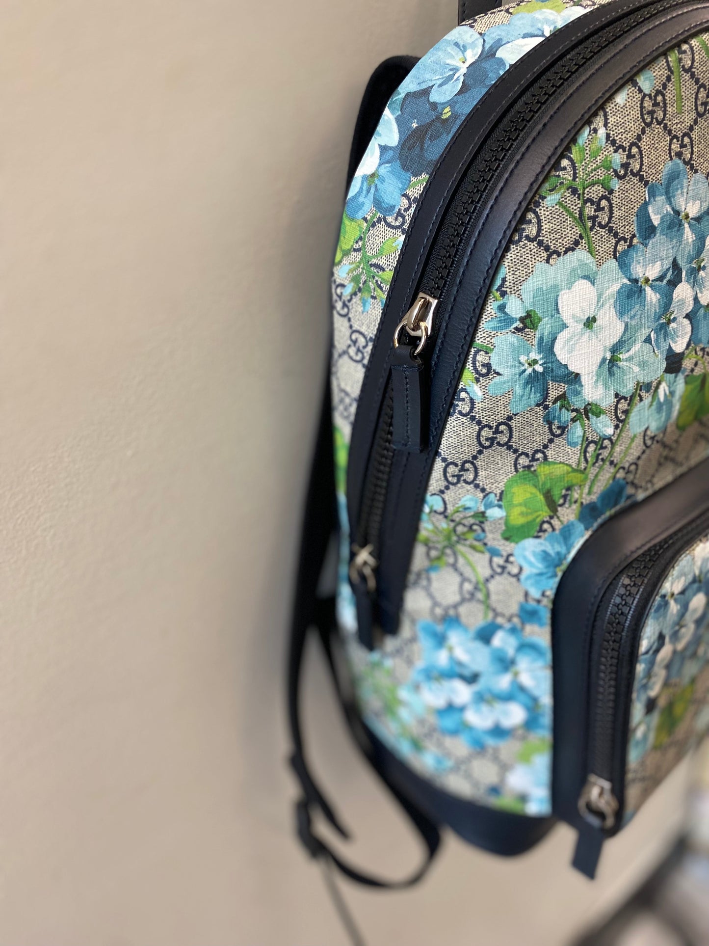 GUCCI GG SUPREME MONOGRAM BLOOMS DAY BACKPACK