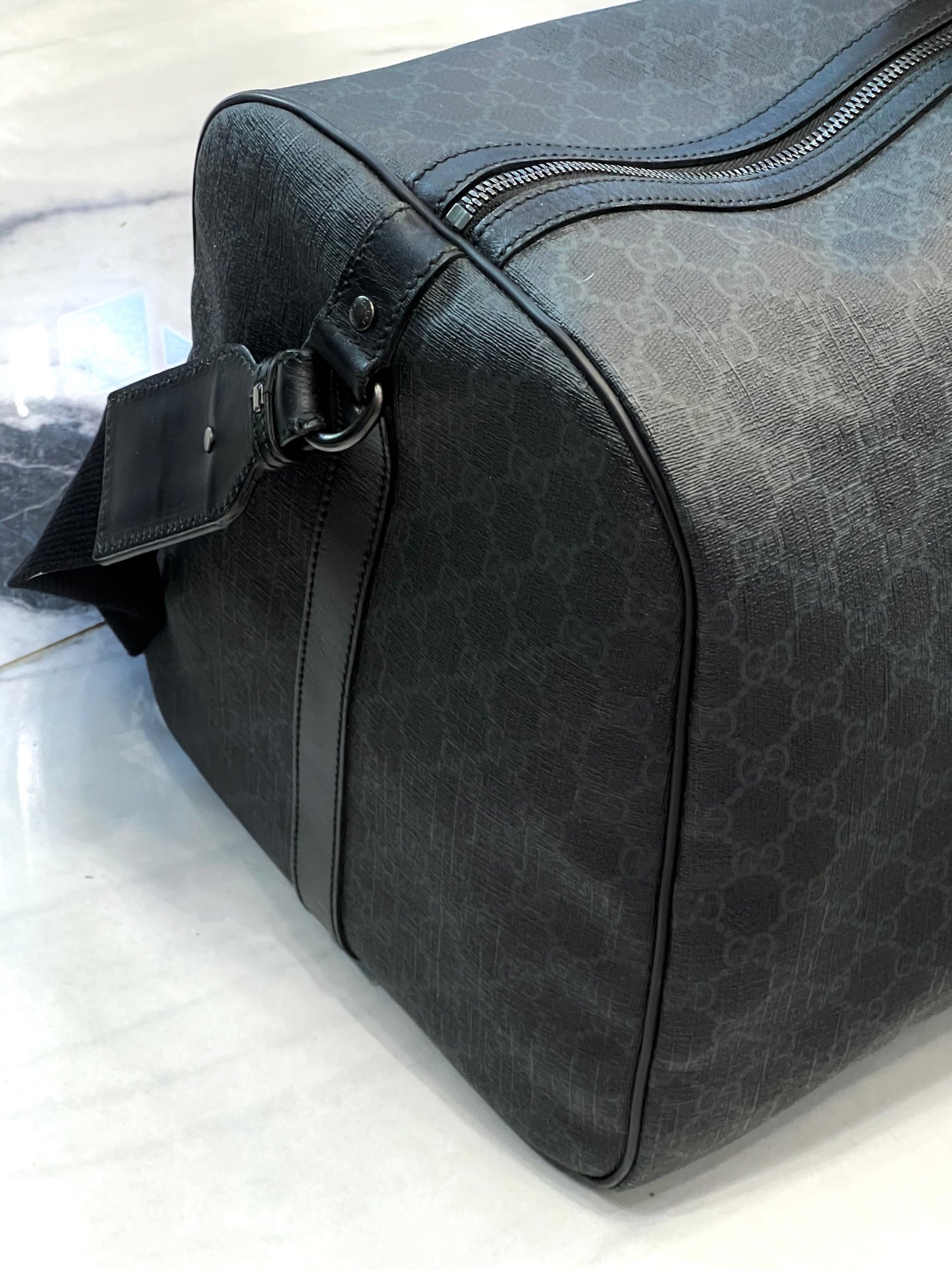 GUCCI GG SUPREME MONOGRAM MEDIUM CARRY-ON DUFFLE BAG