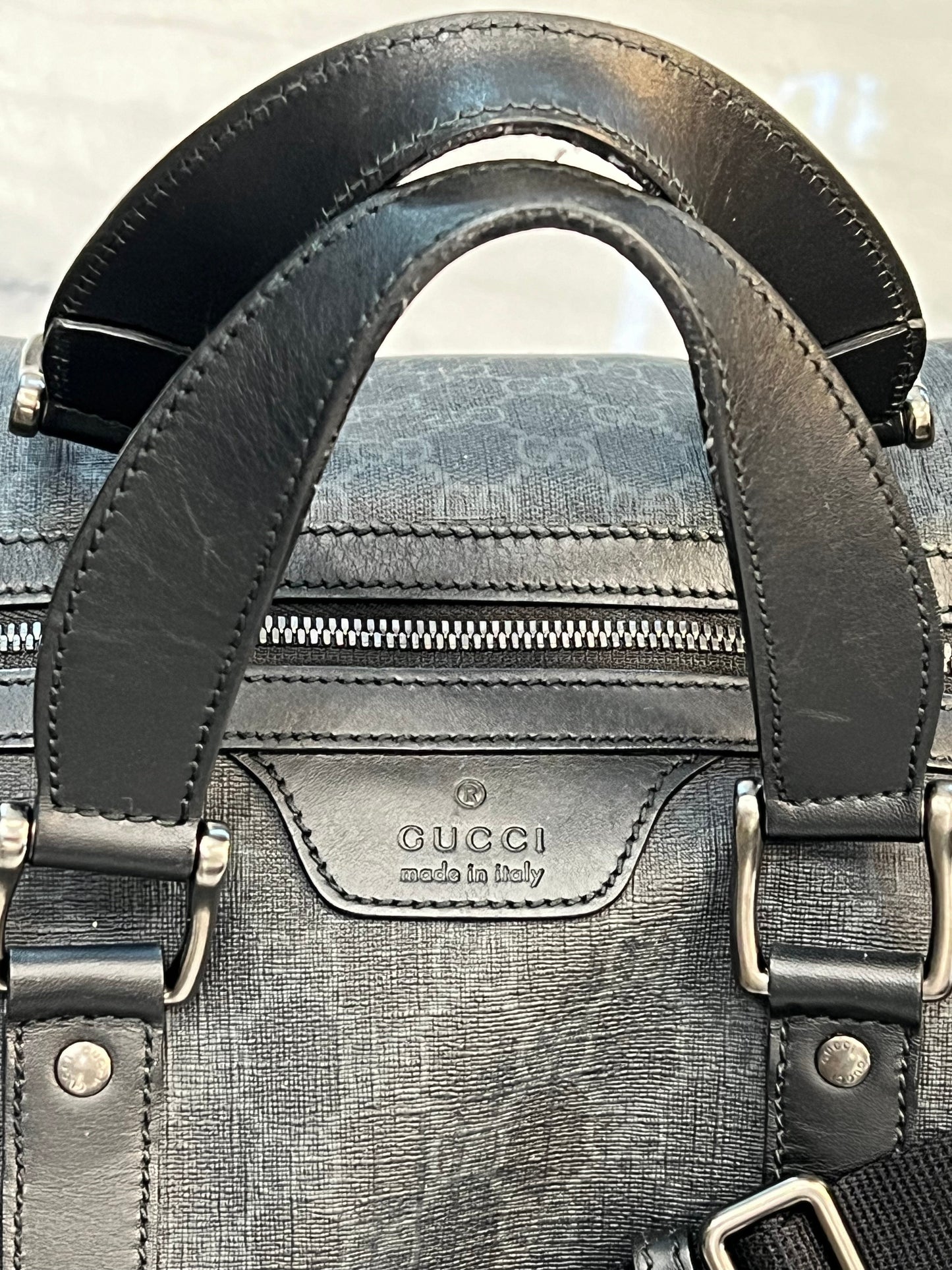 GUCCI GG SUPREME MONOGRAM MEDIUM CARRY-ON DUFFLE BAG