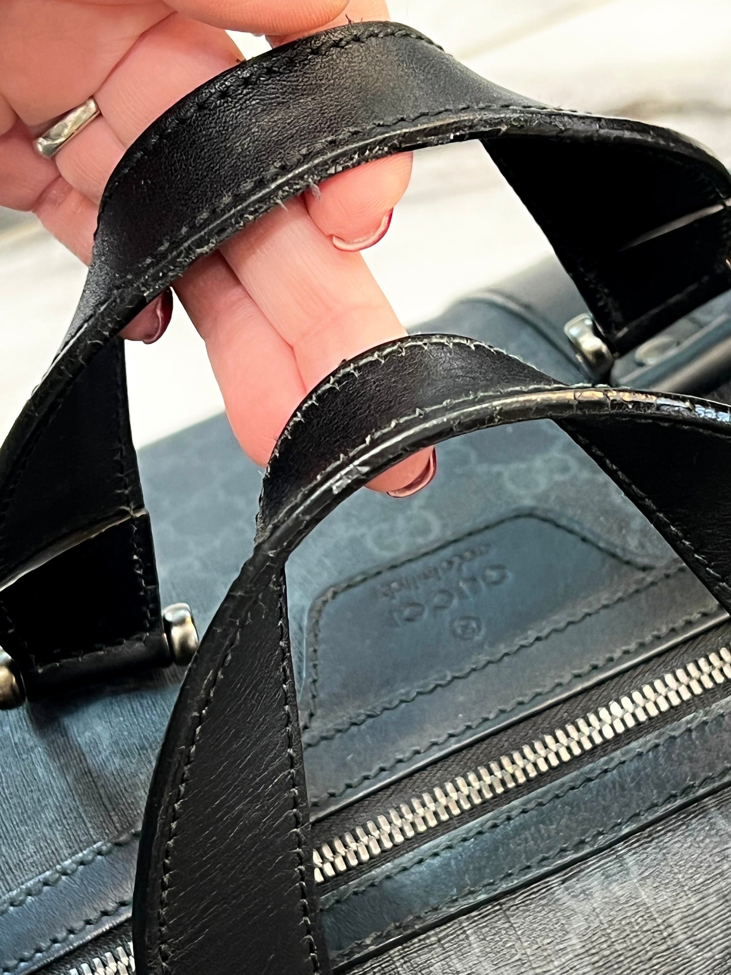 GUCCI GG SUPREME MONOGRAM MEDIUM CARRY-ON DUFFLE BAG