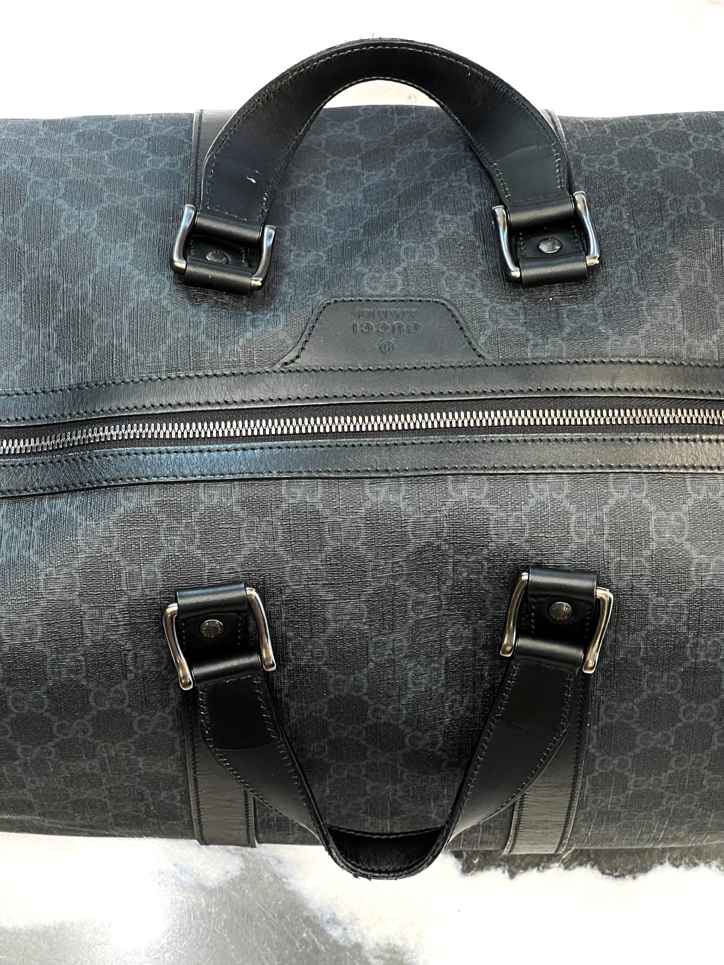 GUCCI GG SUPREME MONOGRAM MEDIUM CARRY-ON DUFFLE BAG