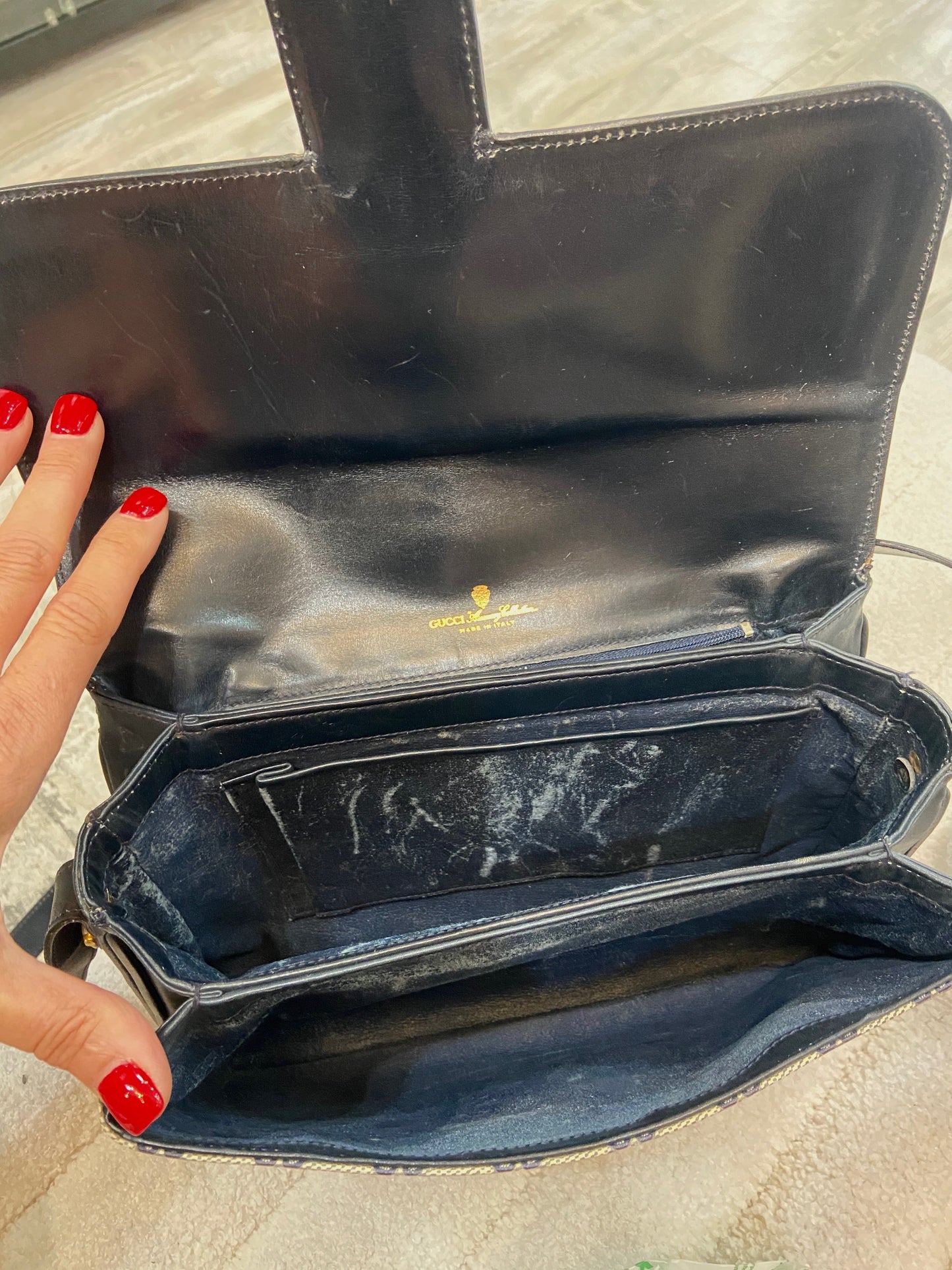 GUCCI GG SUPREME VINTAGE SHOULDER BAG