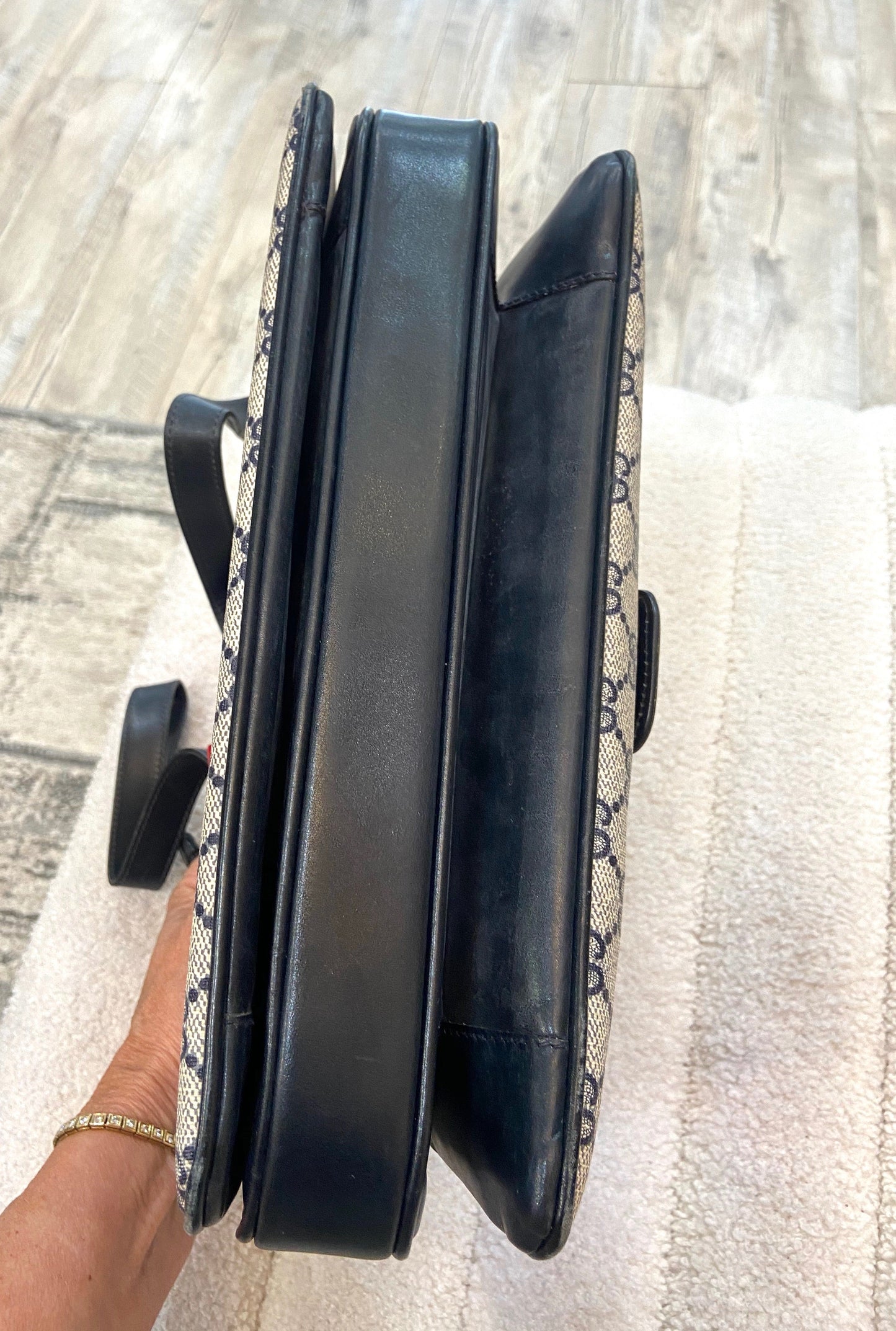 GUCCI GG SUPREME VINTAGE SHOULDER BAG