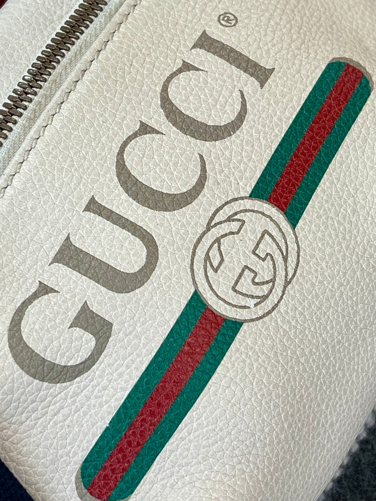 GUCCI GRAINED CALFSKIN LEATHER SMALL LOGO BELT BAG