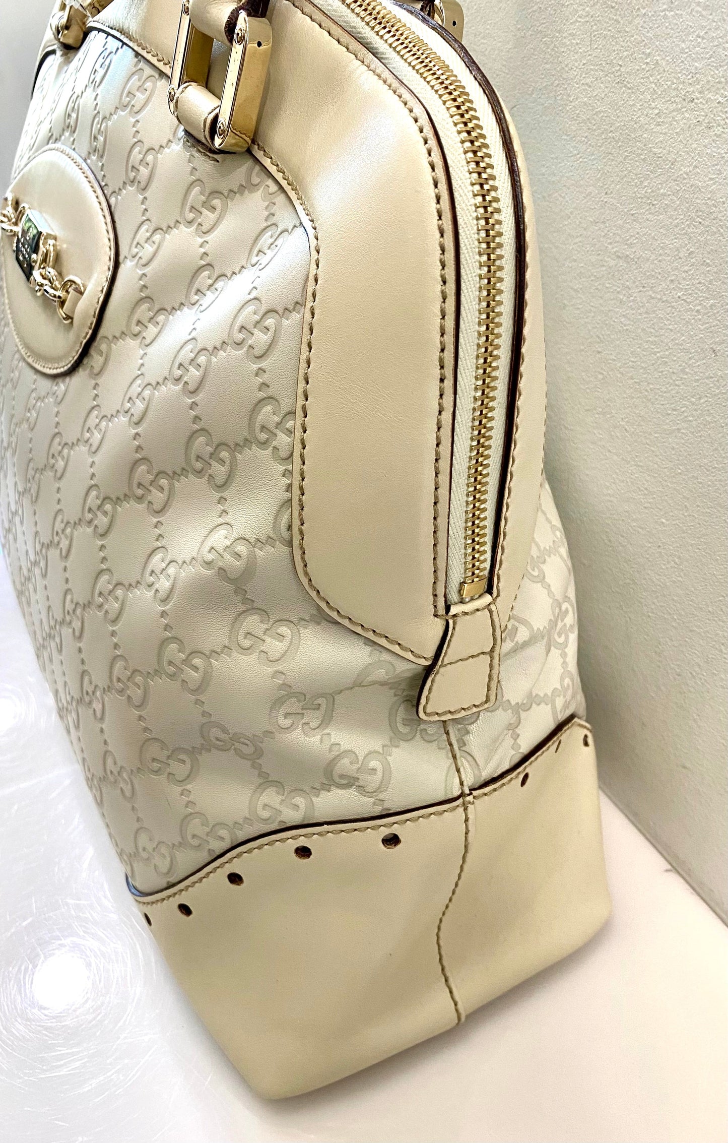 GUCCI GUCCISSIMA HORSEBIT LOGO PLAQUE CALFSKIN SHOULDER BAG