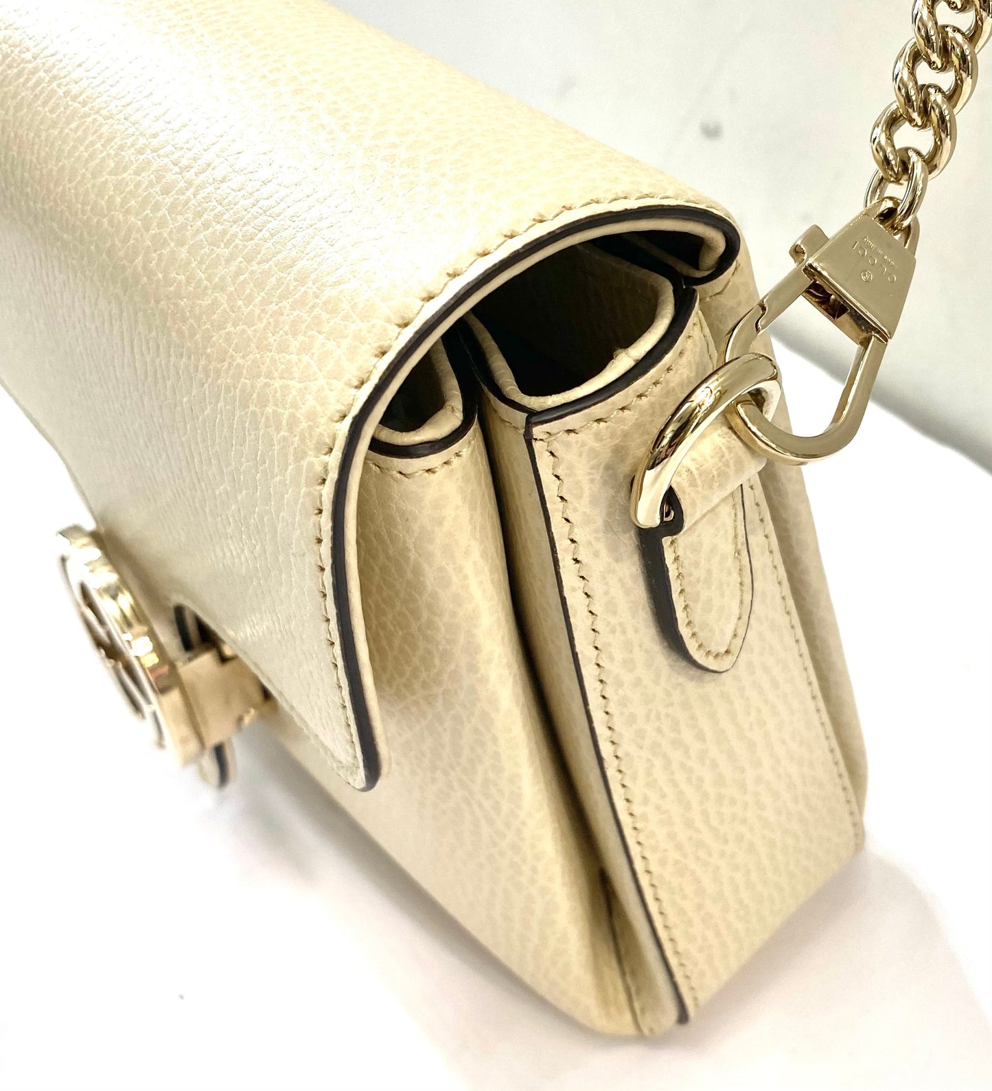 GUCCI INTERLOCKING G CALFSKIN LEATHER CHAIN BAG