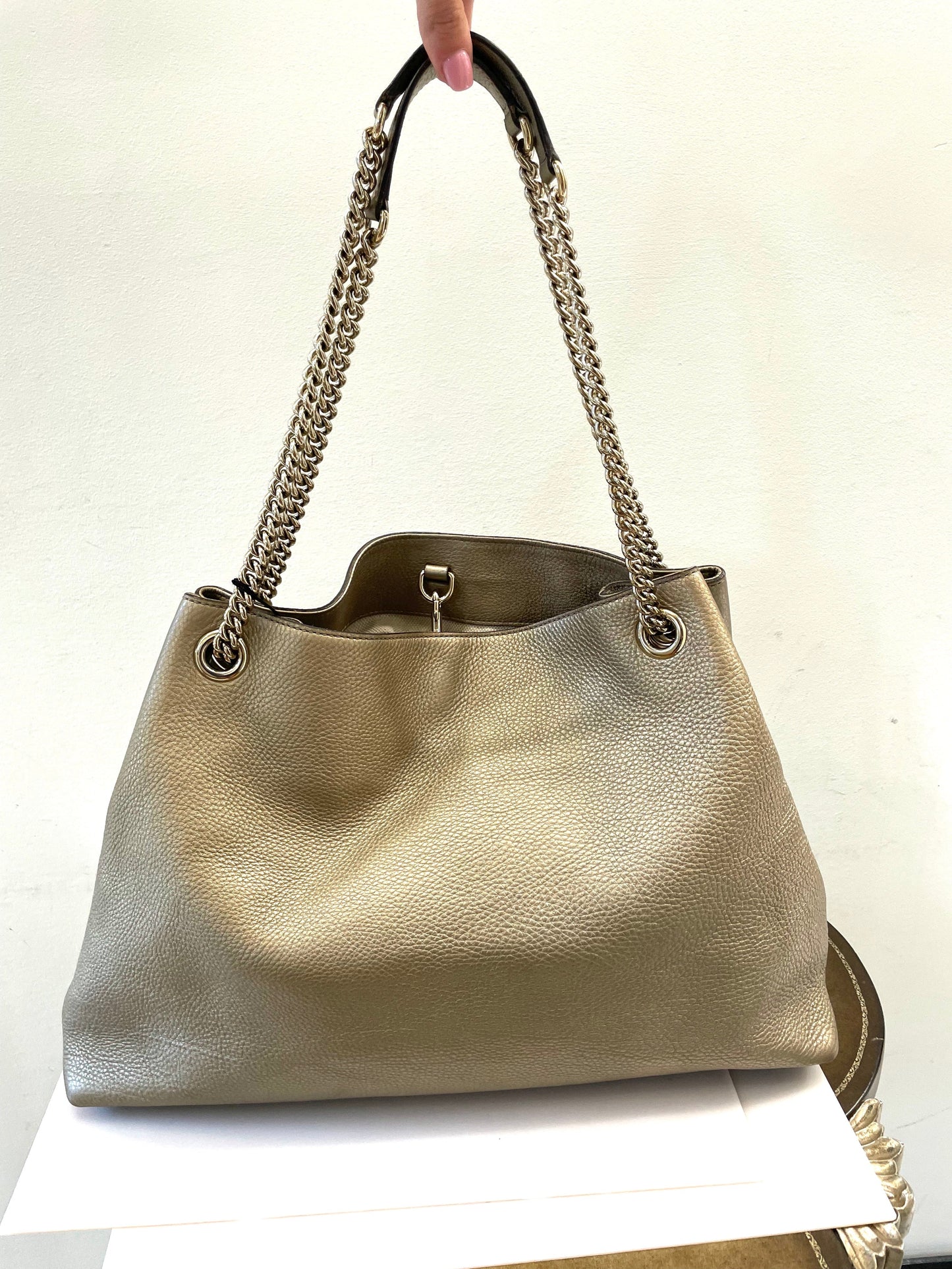 GUCCI METALLIC CALFSKIN MEDIUM SOHO CHAIN SHOULDER BAG