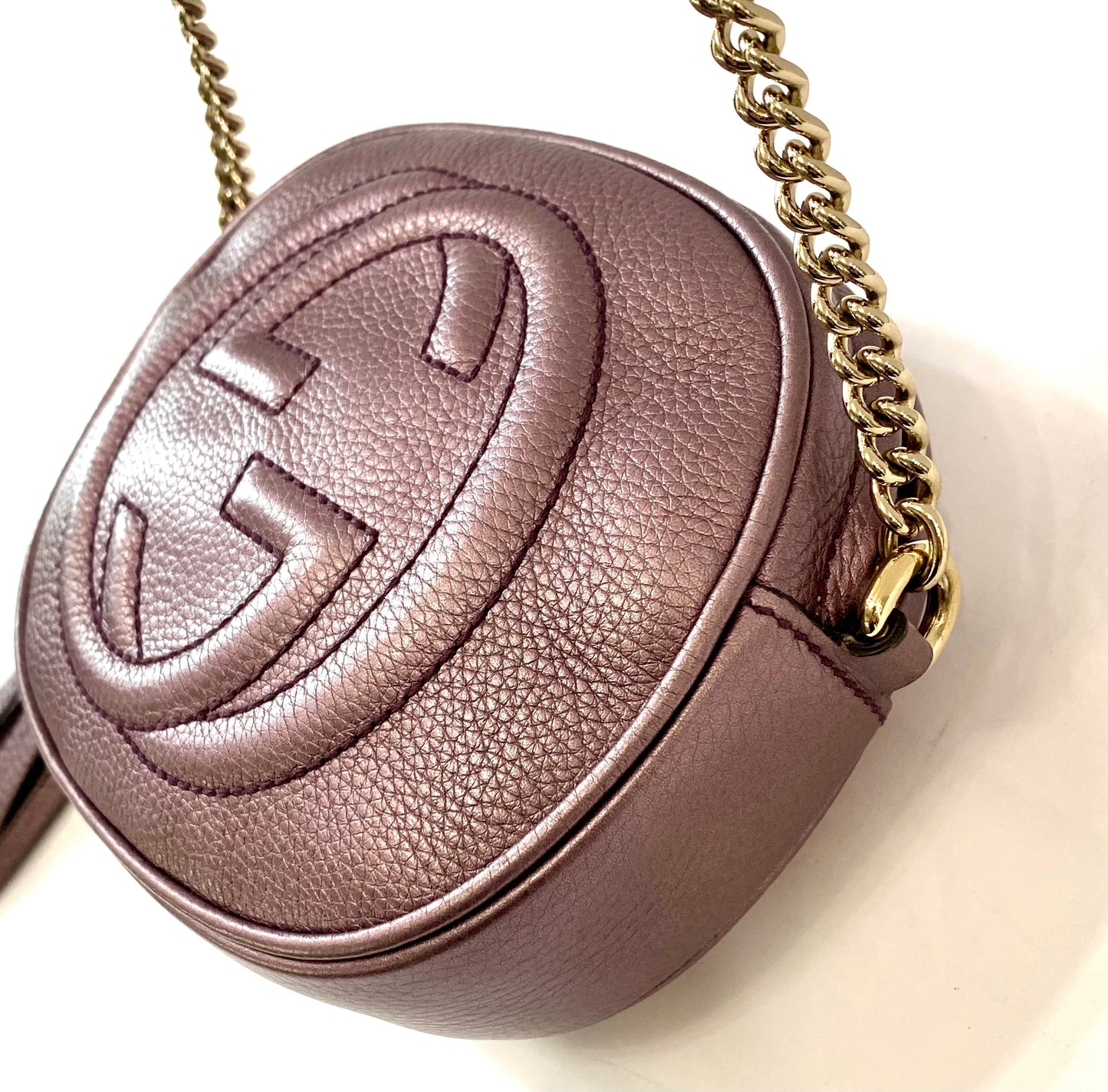 GUCCI METALLIC PEBBLED CALFSKIN MINI SOHO CHAIN BAG
