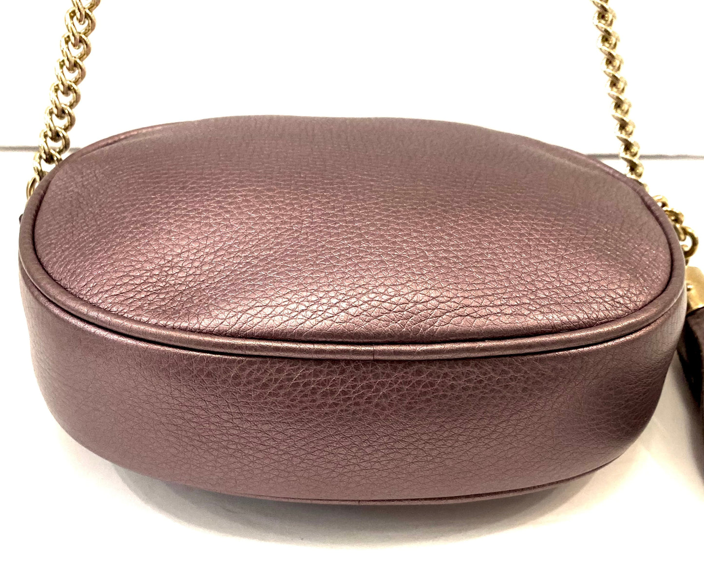 GUCCI METALLIC PEBBLED CALFSKIN MINI SOHO CHAIN BAG