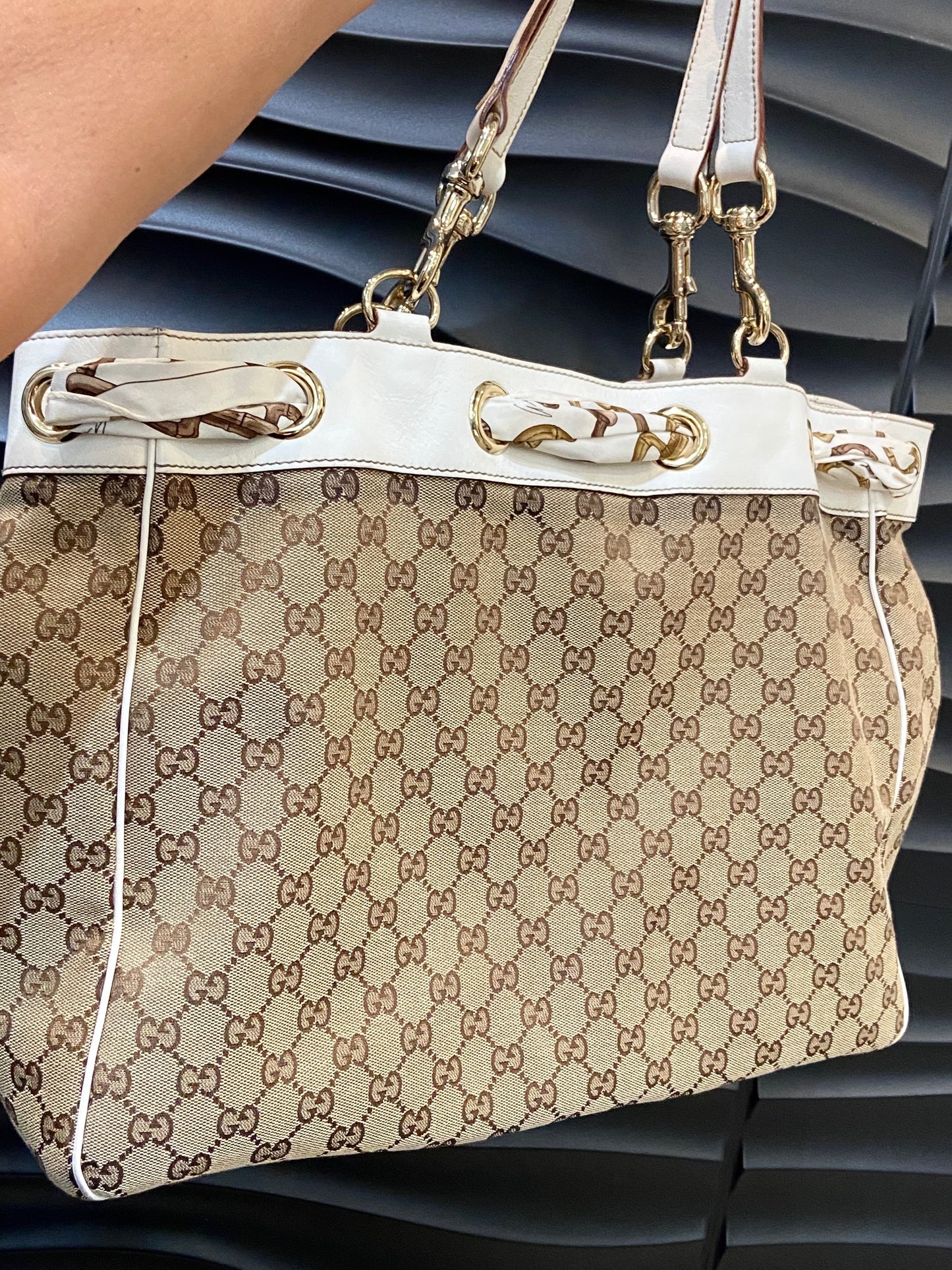 GUCCI GG MONOGRAM LARGE POSITANO TOTE BAG