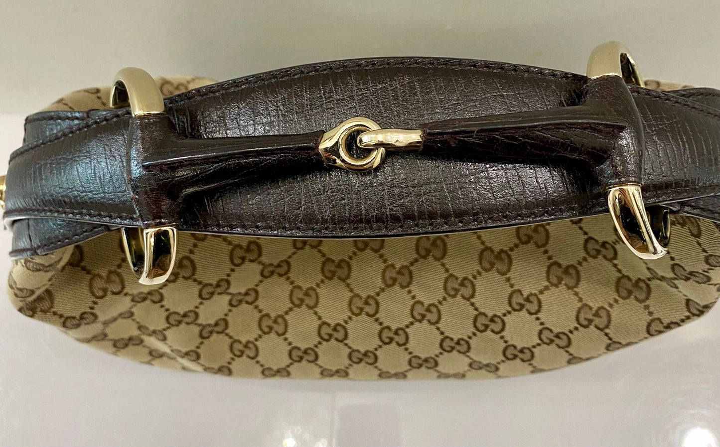 GUCCI GG MONOGRAM HORSEBIT CHAIN MEDIUM HOBO BAG