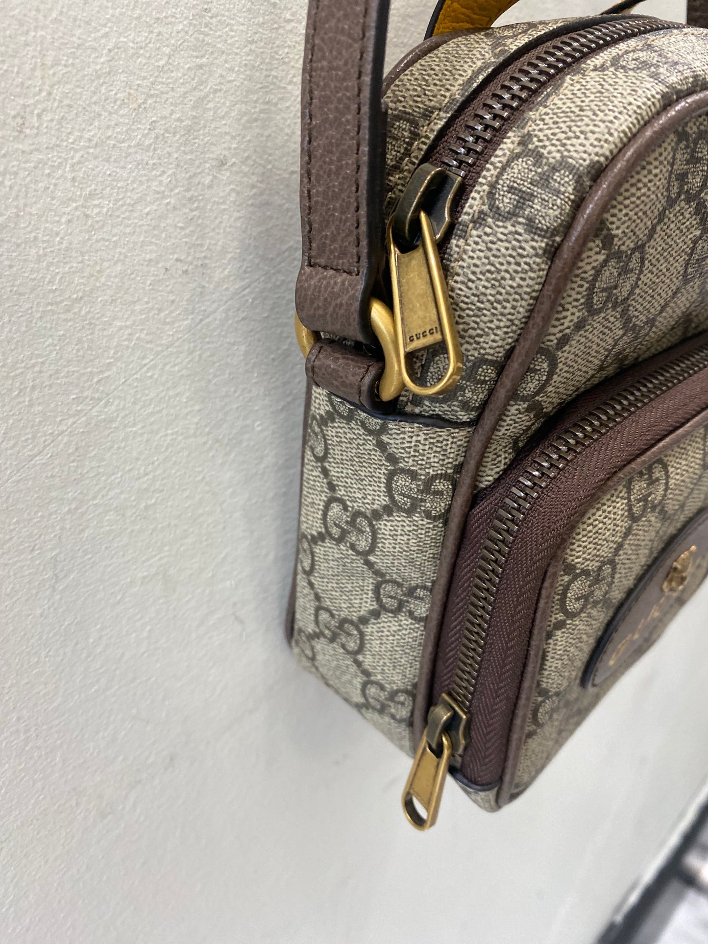 GUCCI NEO VINTAGE GG SUPREME MINI CROSSBODY BAG
