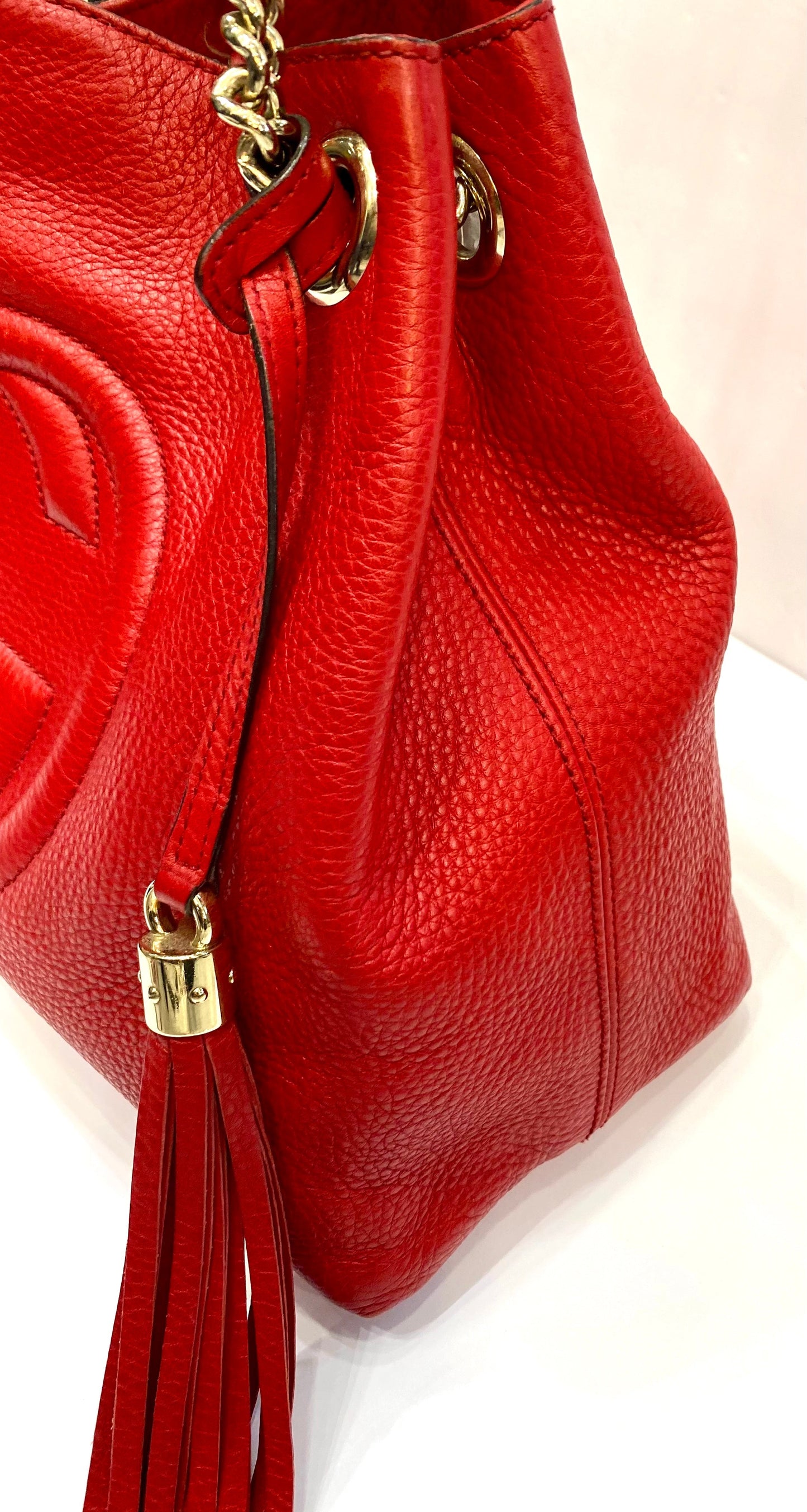 GUCCI PEBBLED CALFSKIN MEDIUM SOHO CHAIN SHOULDER BAG