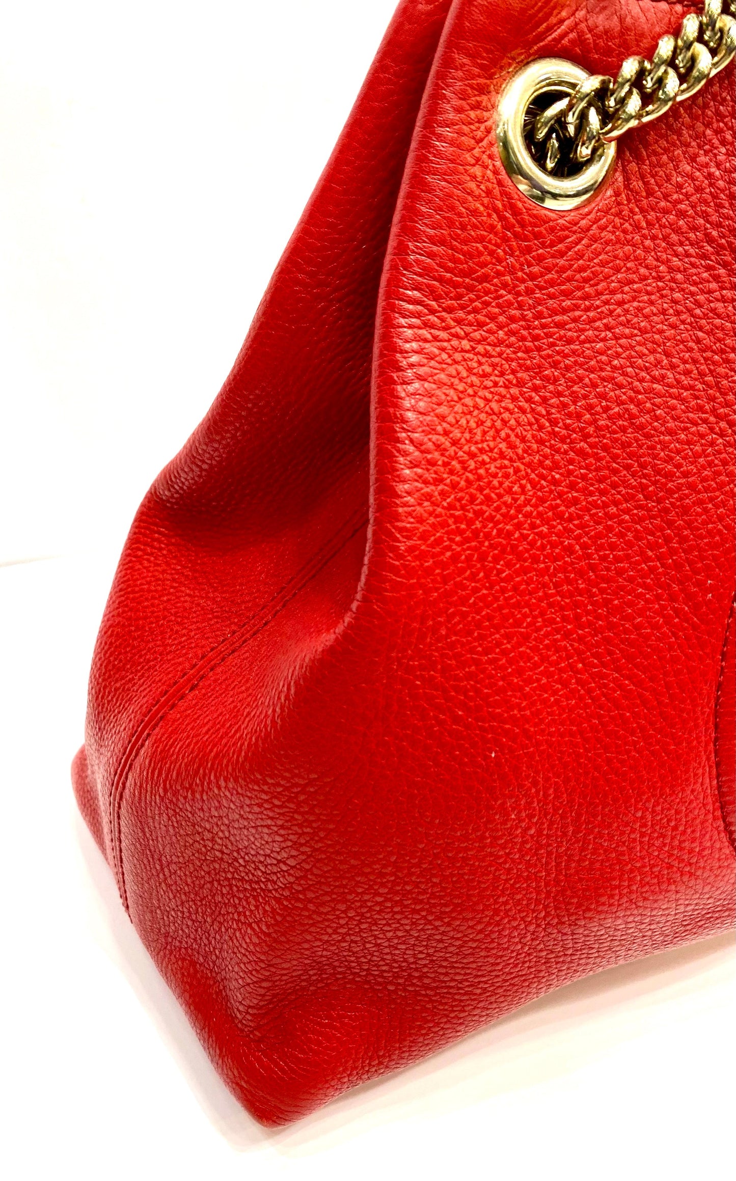 GUCCI PEBBLED CALFSKIN MEDIUM SOHO CHAIN SHOULDER BAG