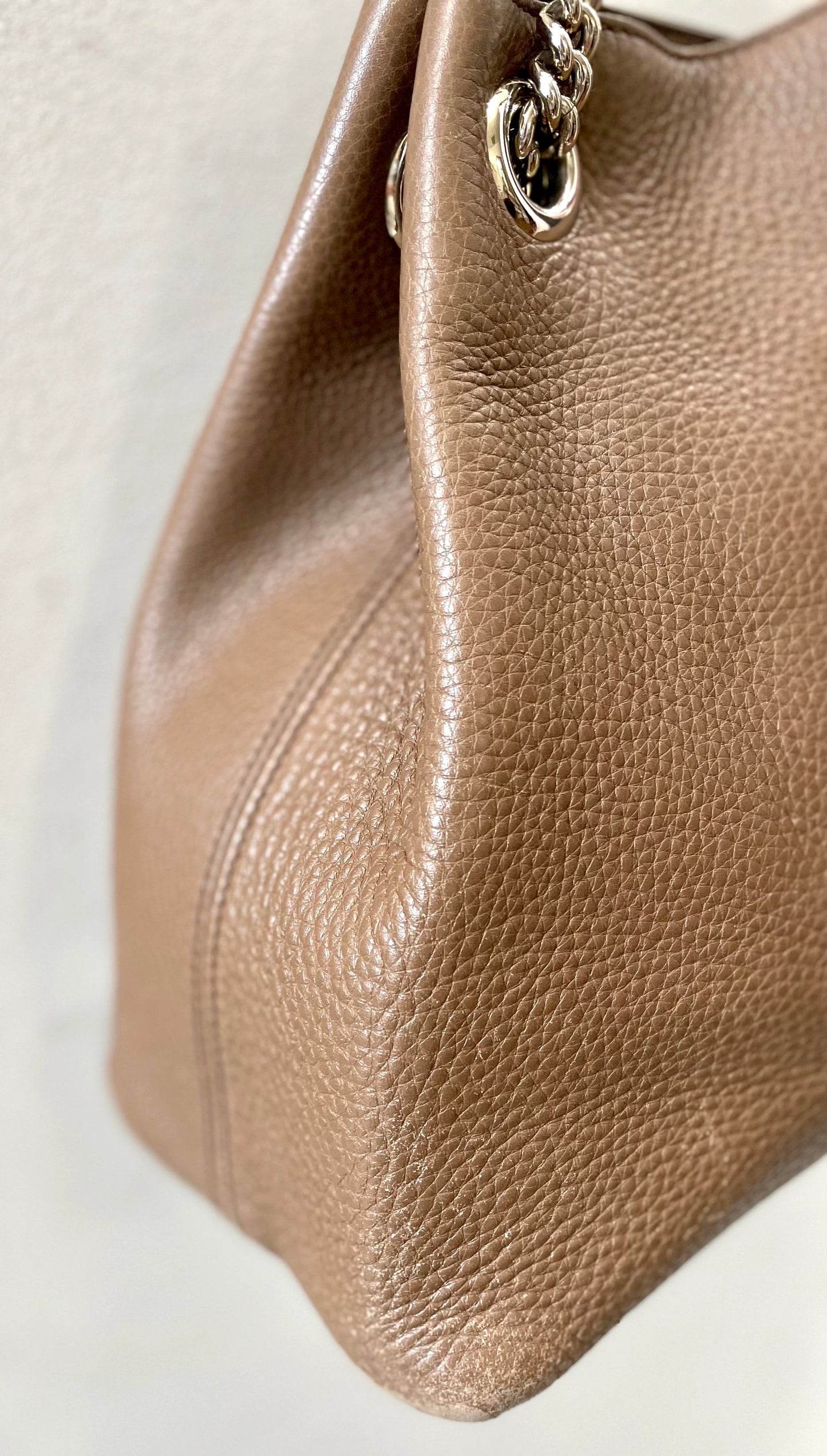 GUCCI PEBBLED CALFSKIN SOHO CHAIN SHOULDER BAG