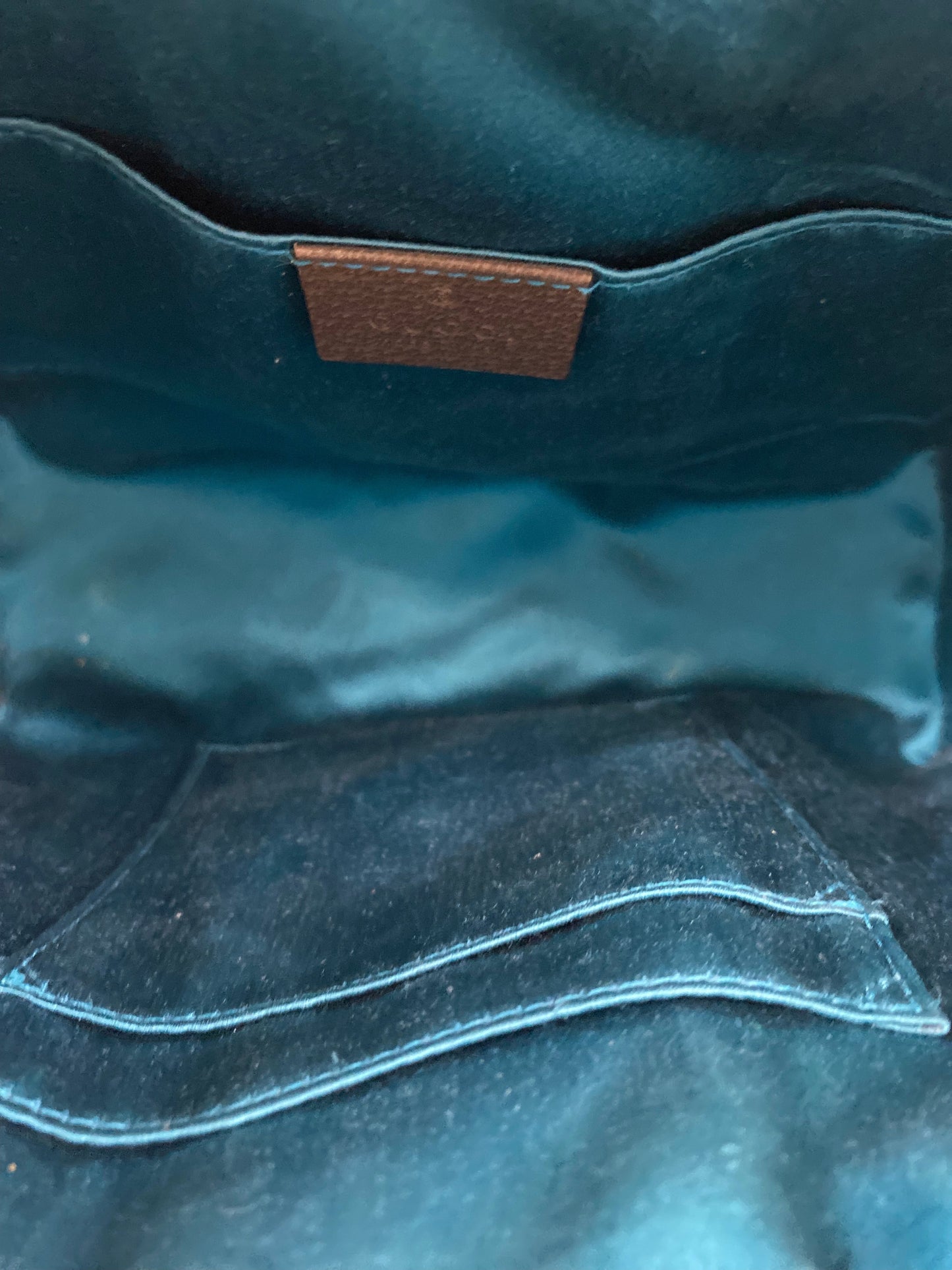 GUCCI SMALL OPHIDIA GG SHOULDER BAG