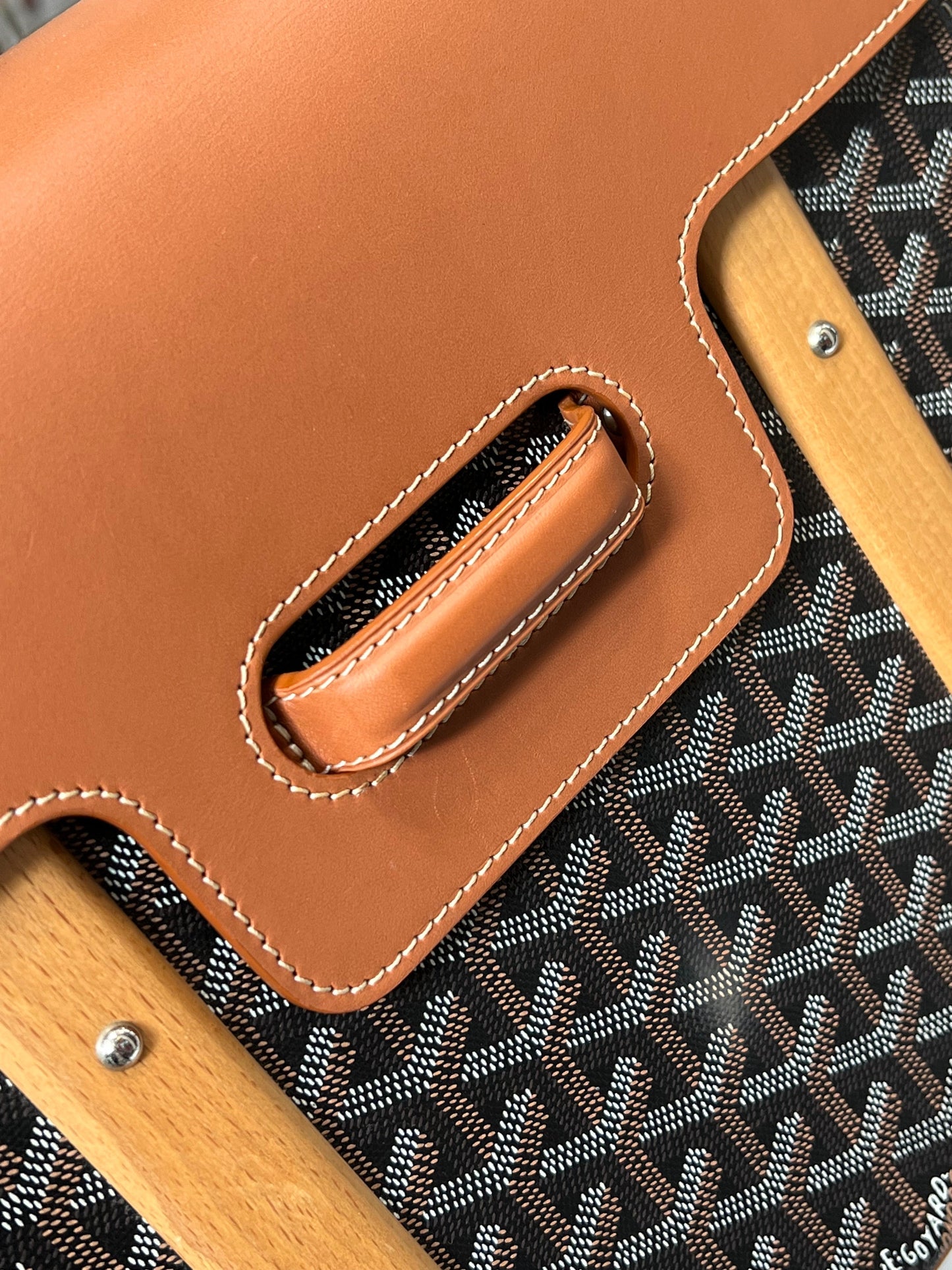 GOYARD SAIGON LEATHER TOP HANDLE HANDBAG MM