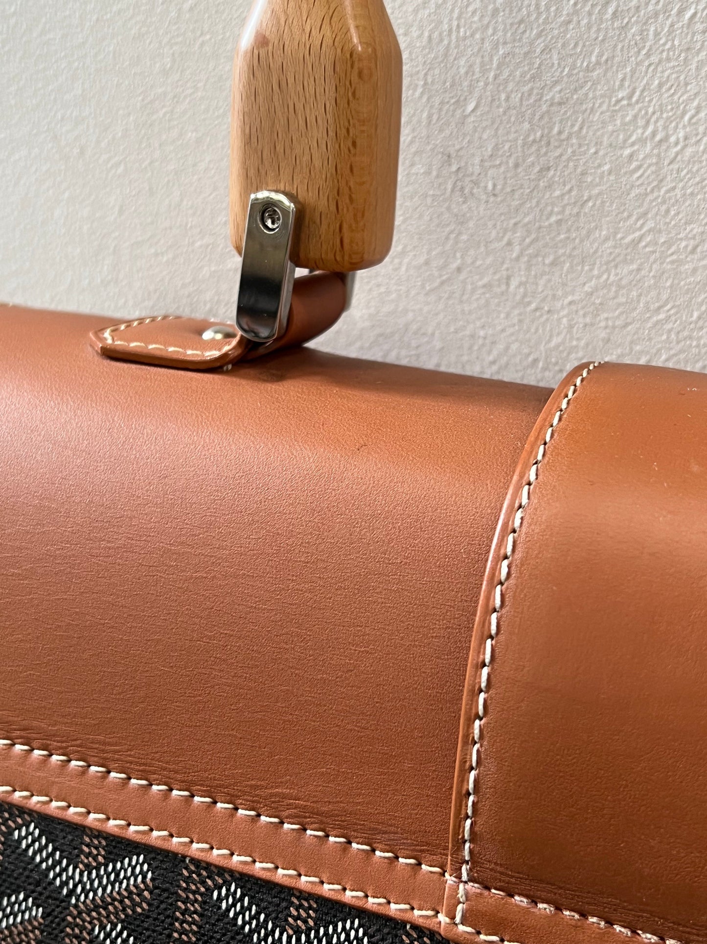 GOYARD SAIGON LEATHER TOP HANDLE HANDBAG MM