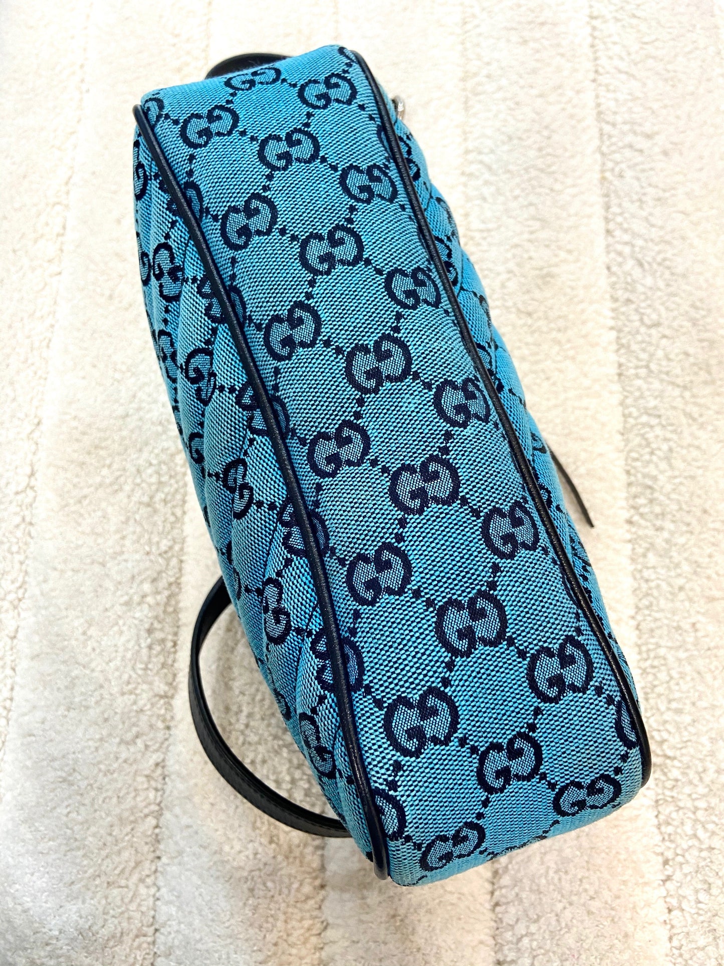 GUCCI GG MARMONT DIAGONAL QUILTED SMALL SHOULDER BAG