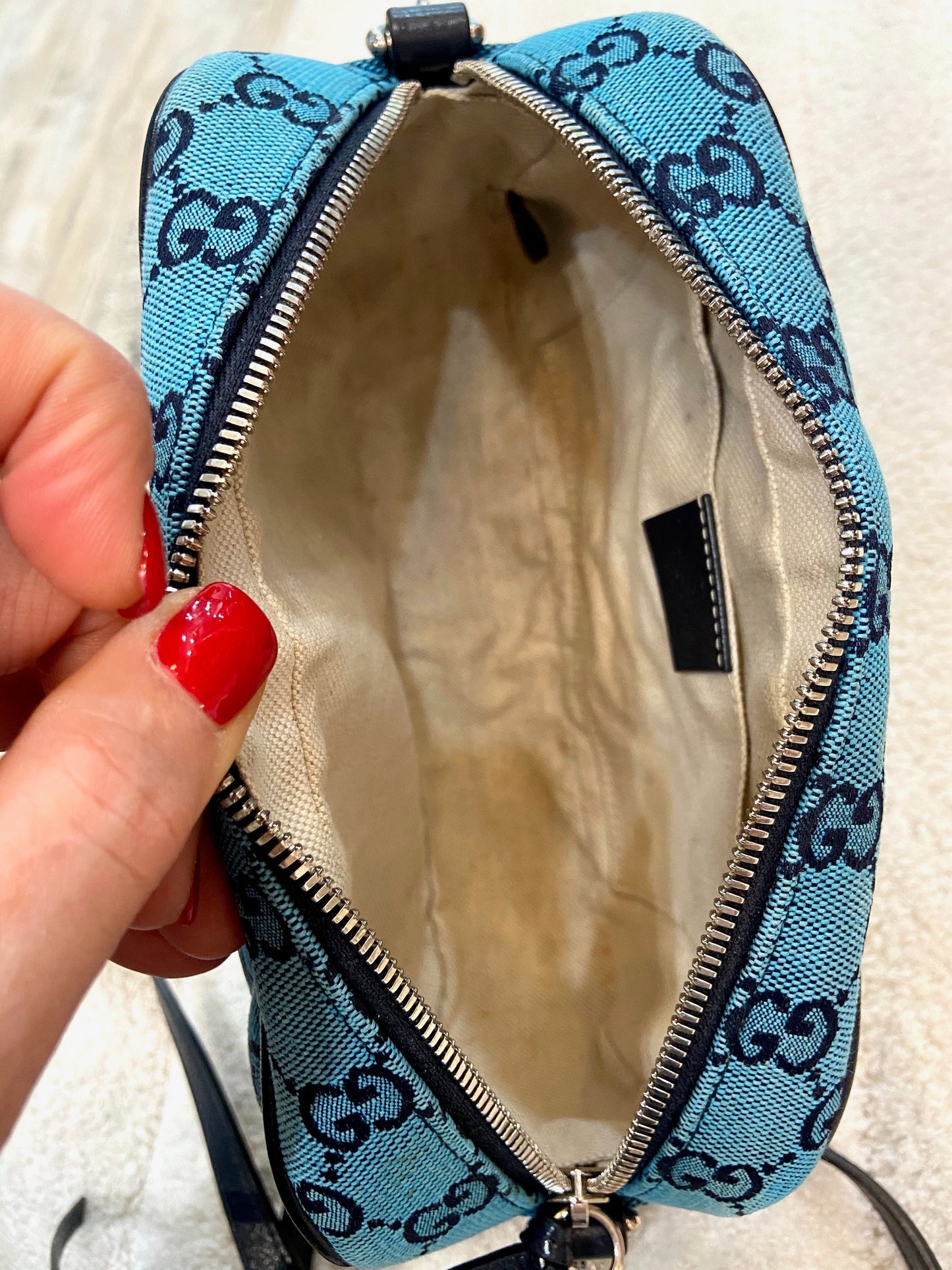 GUCCI GG MARMONT DIAGONAL QUILTED SMALL SHOULDER BAG