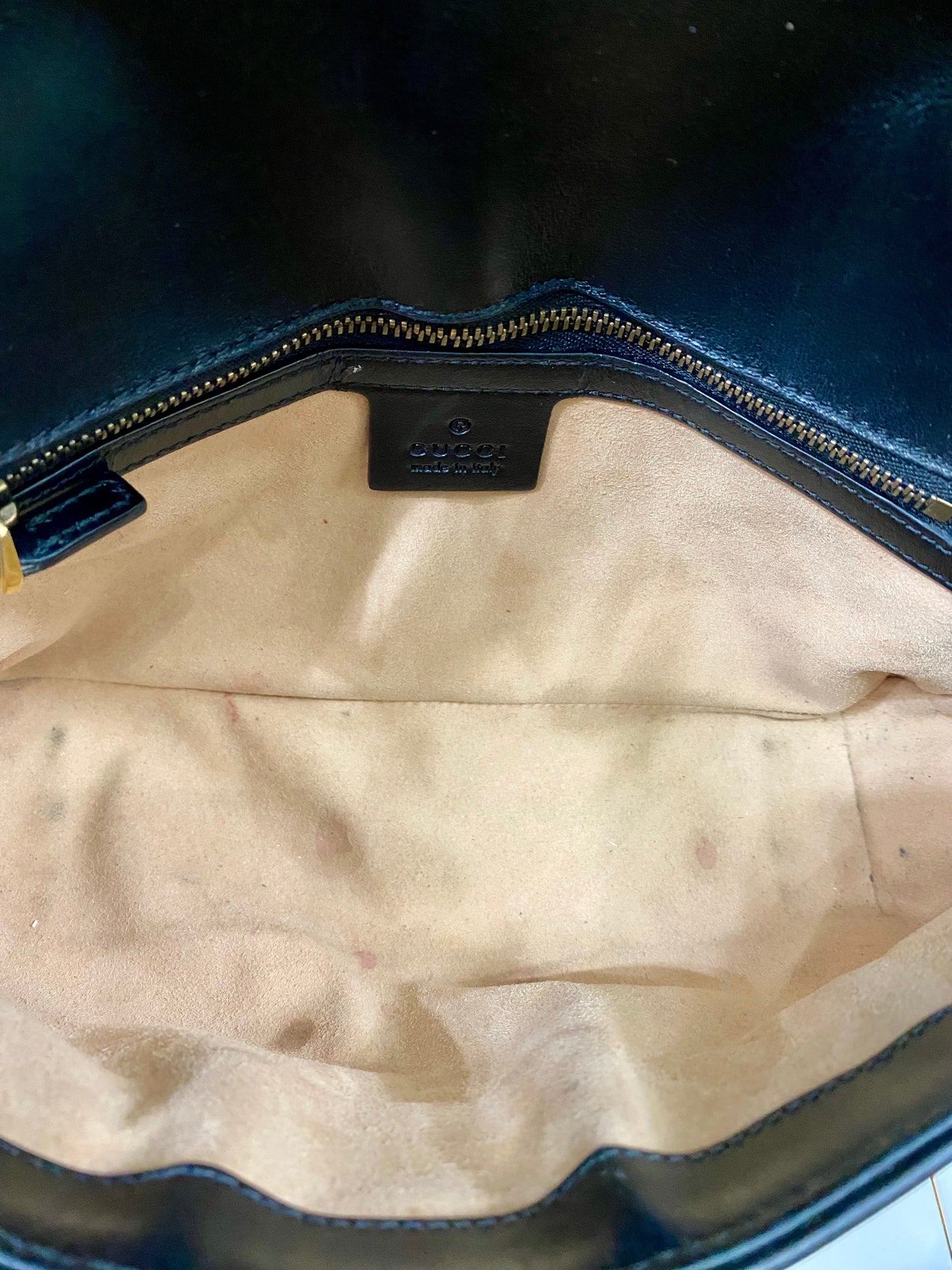 GUCCI GG MARMONT SMALL MATELASSE CALFSKIN SHOULDER BAG