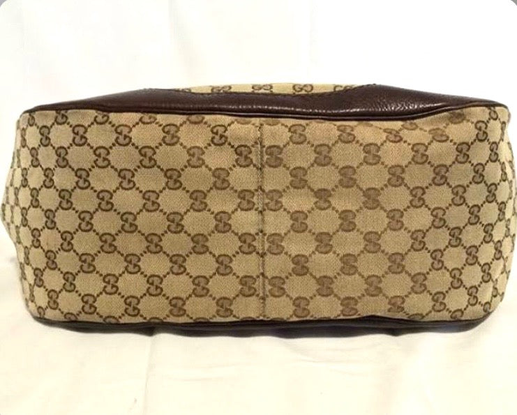 GUCCI GG SUPREME LARGE CHARLOTTE HOBO BAG