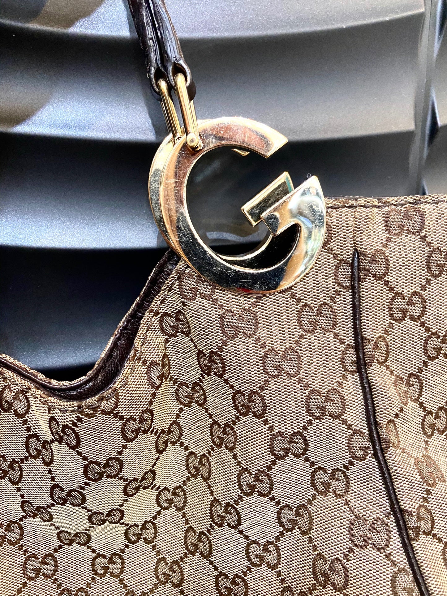 GUCCI GG SUPREME LARGE CHARLOTTE HOBO BAG