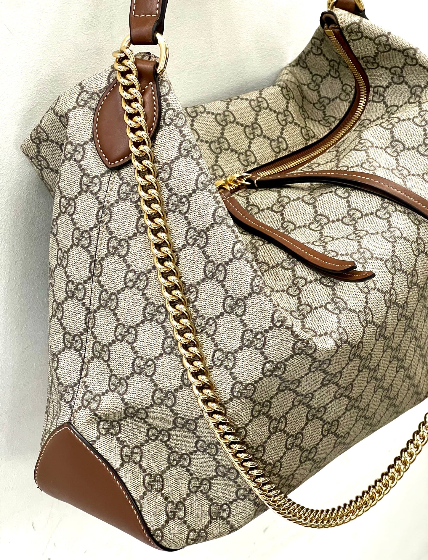 GUCCI GG SUPREME MONOGRAM LINEA HOBO BAG