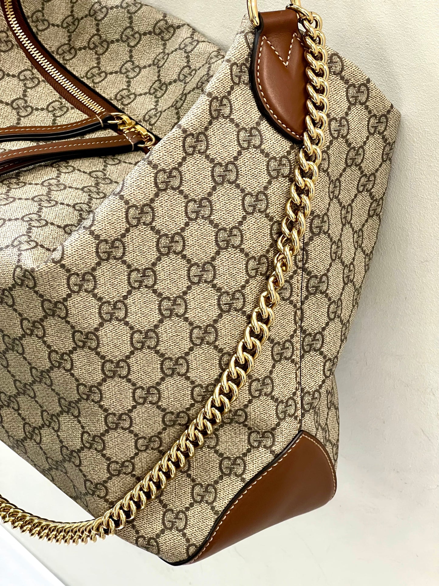 GUCCI GG SUPREME MONOGRAM LINEA HOBO BAG