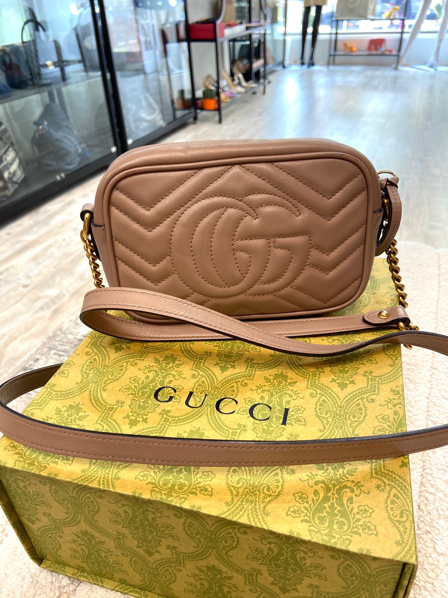 GUCCI GG MARMONT MINI MATELASSE CROSSBODY BAG