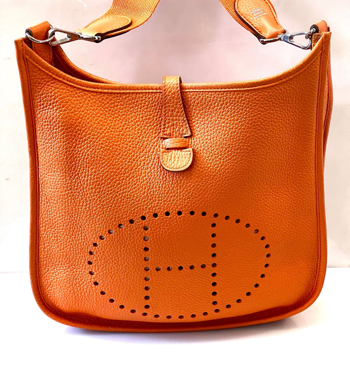 HERMÈS EVELYNE III PM CLEMENCE SHOULDER BAG IN ORANGE