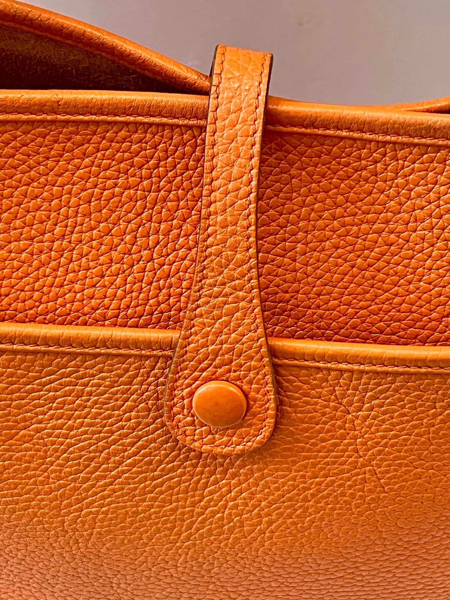 HERMÈS EVELYNE III PM CLEMENCE SHOULDER BAG IN ORANGE