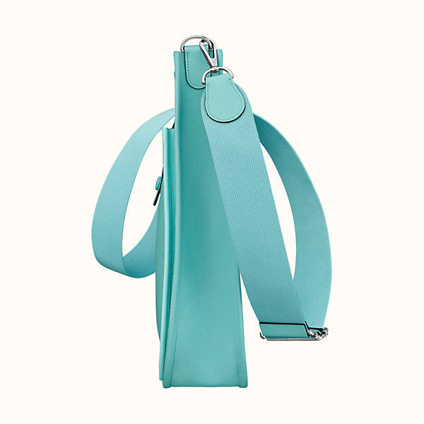 HERMÈS  Leather Evelyn PM III