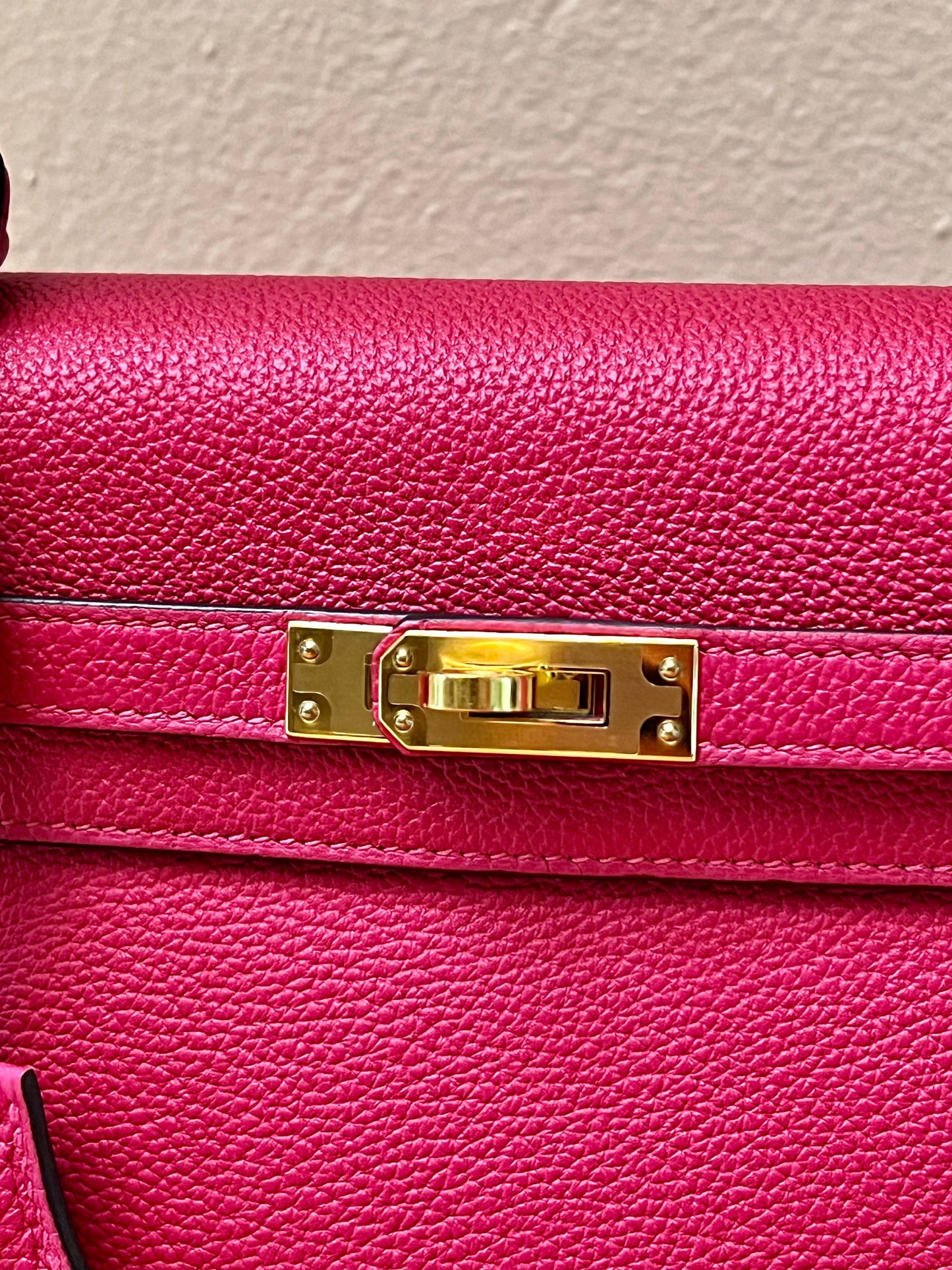 HERMÈS KELLY 25 CLEMENCE LEATHER BAG IN ROSE EXTREME