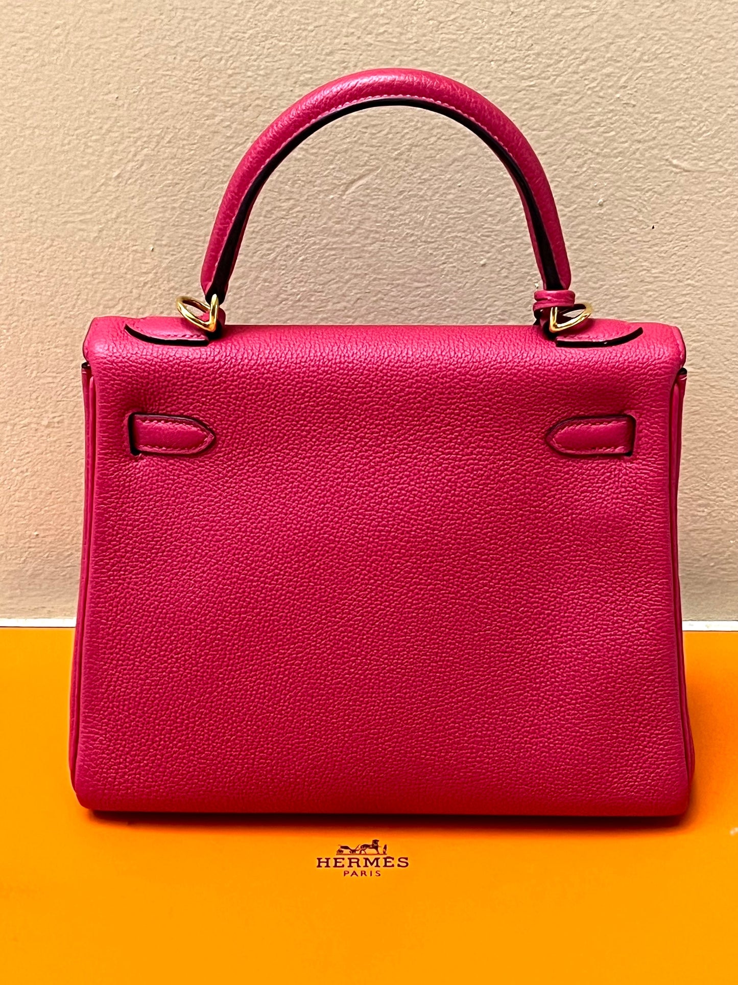 HERMÈS KELLY 25 CLEMENCE LEATHER BAG IN ROSE EXTREME