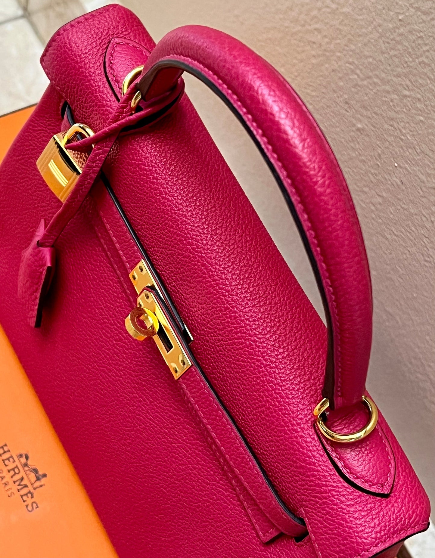 HERMÈS KELLY 25 CLEMENCE LEATHER BAG IN ROSE EXTREME